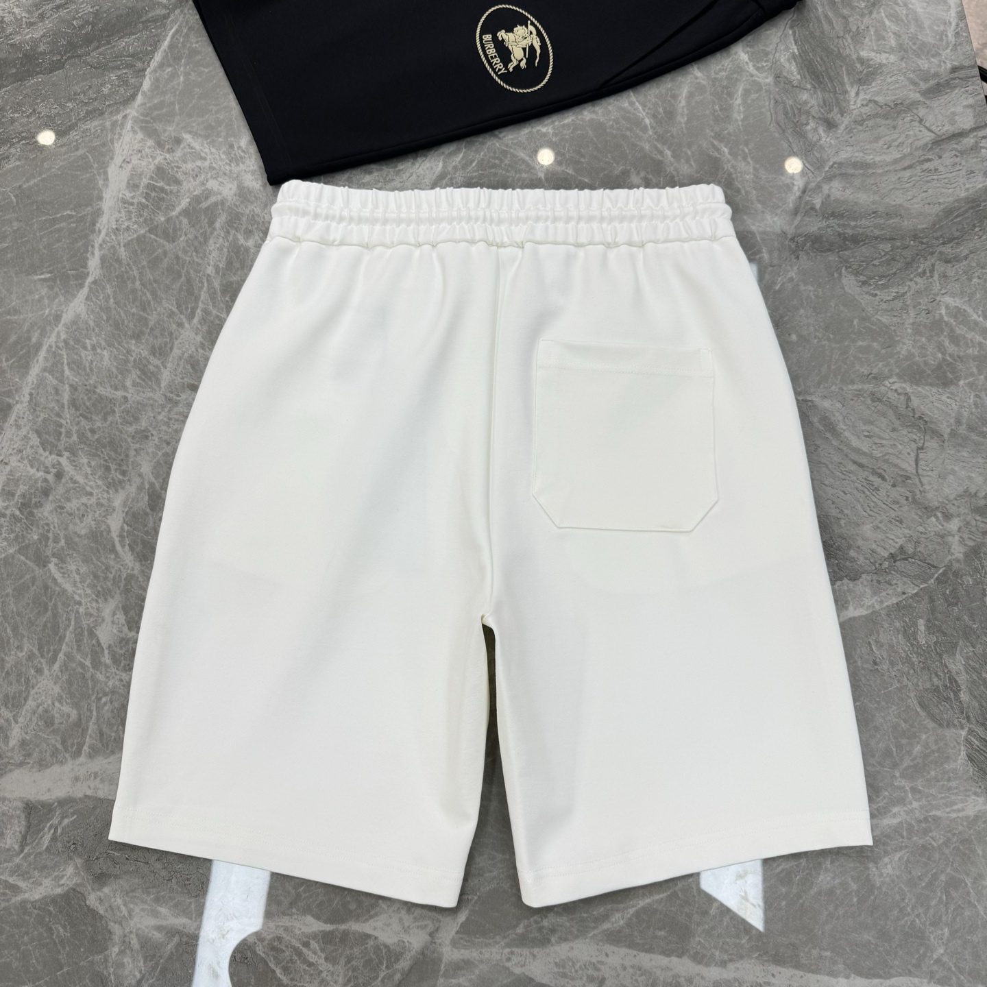 BBR*巴宝莉*25S五分休闲短裤.基础款推荐.口袋下方经典战马烫画工艺.进口高端锦棉面料.手感舒适透气