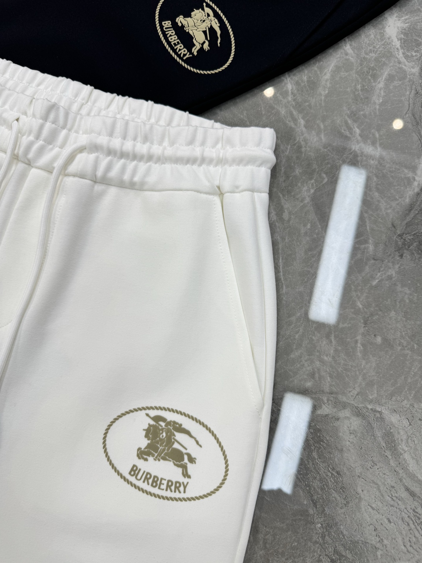 BBR*巴宝莉*25S五分休闲短裤.基础款推荐.口袋下方经典战马烫画工艺.进口高端锦棉面料.手感舒适透气