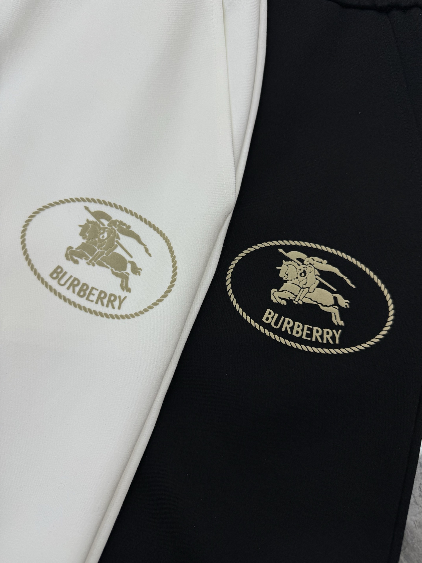 BBR*巴宝莉*25S五分休闲短裤.基础款推荐.口袋下方经典战马烫画工艺.进口高端锦棉面料.手感舒适透气