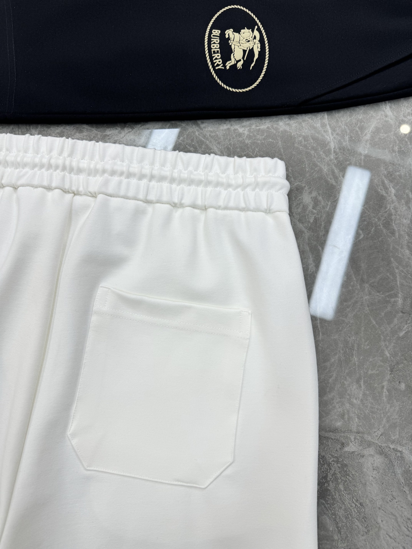 BBR*巴宝莉*25S五分休闲短裤.基础款推荐.口袋下方经典战马烫画工艺.进口高端锦棉面料.手感舒适透气