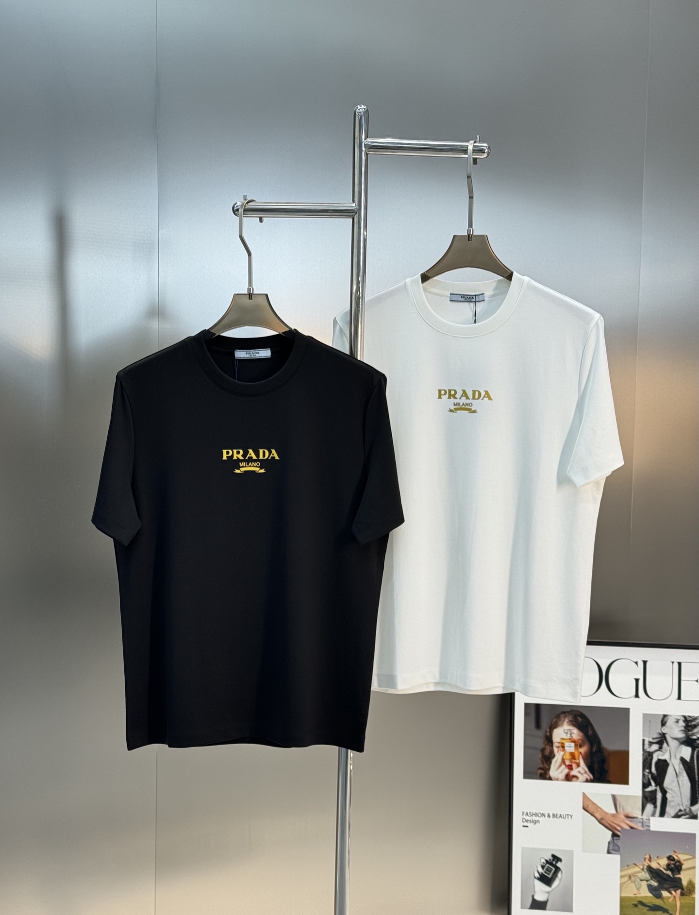 PRAD*普拉-达25春夏季男士圆领短袖.胸口经典字母立体烫画.撞黄色搭配.经典之作！！！客供190g丝