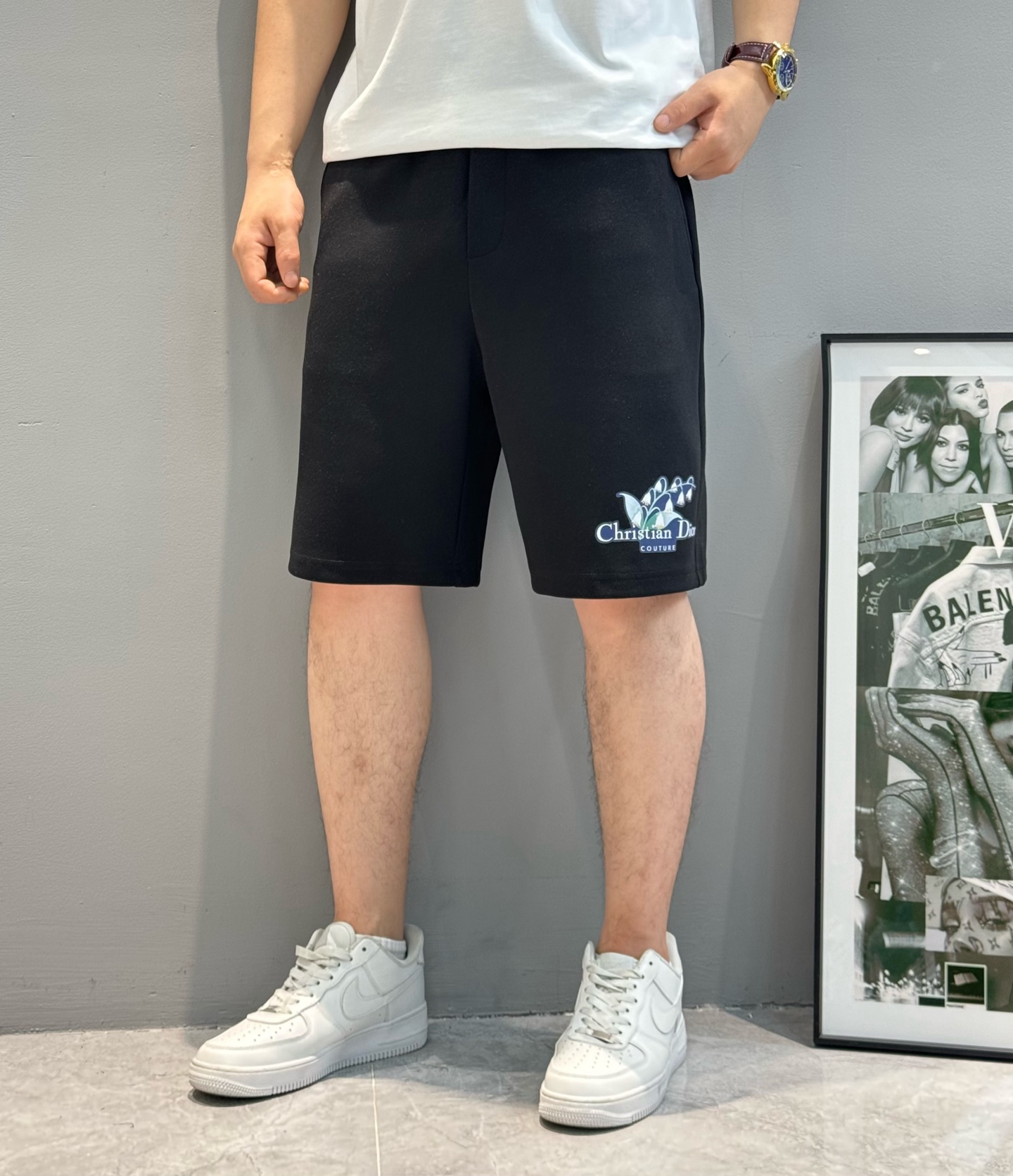 NO:464812,Dior original list recommended. 2025s summer new casual shorts, recommended for men and women!  High-end custom large wool coil pure cotton 380g fabric. It has extremely breathable, elastic and comfortable, and the details are impeccable. Top-level auxiliary materials are equipped, original logo design concept for front and rear pockets of legs, 3D embroidery craftsmanship. It feels delicate and soft!  The upper body style is excellent!  Three standards are in line!  Color black. White. European code M-3XL (/140 jin recommended L), dior, dior, shorts, alexander wang19860909Dior迪奥原单推荐.2025s夏季新款休闲短裤,男女同款推荐！高级定制大毛线圈纯棉380g面料.透气弹力舒适度极高,细节无可挑剔,顶级辅料配备,腿前及后口袋原版logo设计理念,3D刺绣工艺.手感细腻柔软！上身版型超赞！三标齐！颜色黑色.白色.欧码M-3XL（/140斤建议L）,,dior,dior,shorts,alexander wang,Men's clothing