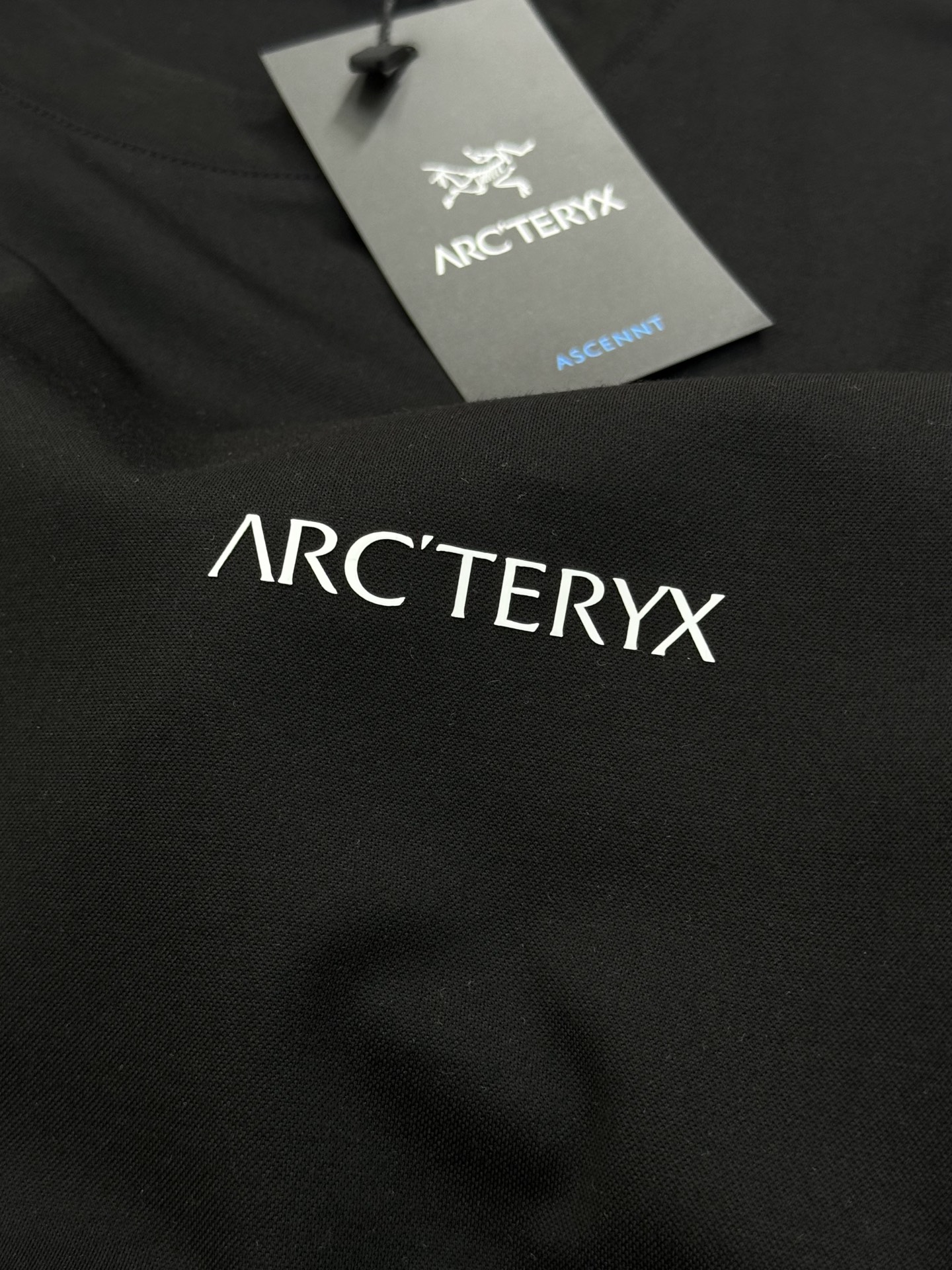 短袖 短裤
        ARC'TERY*始祖-鸟25s夏季丝光短袖..优选180g丝光棉质面料，柔