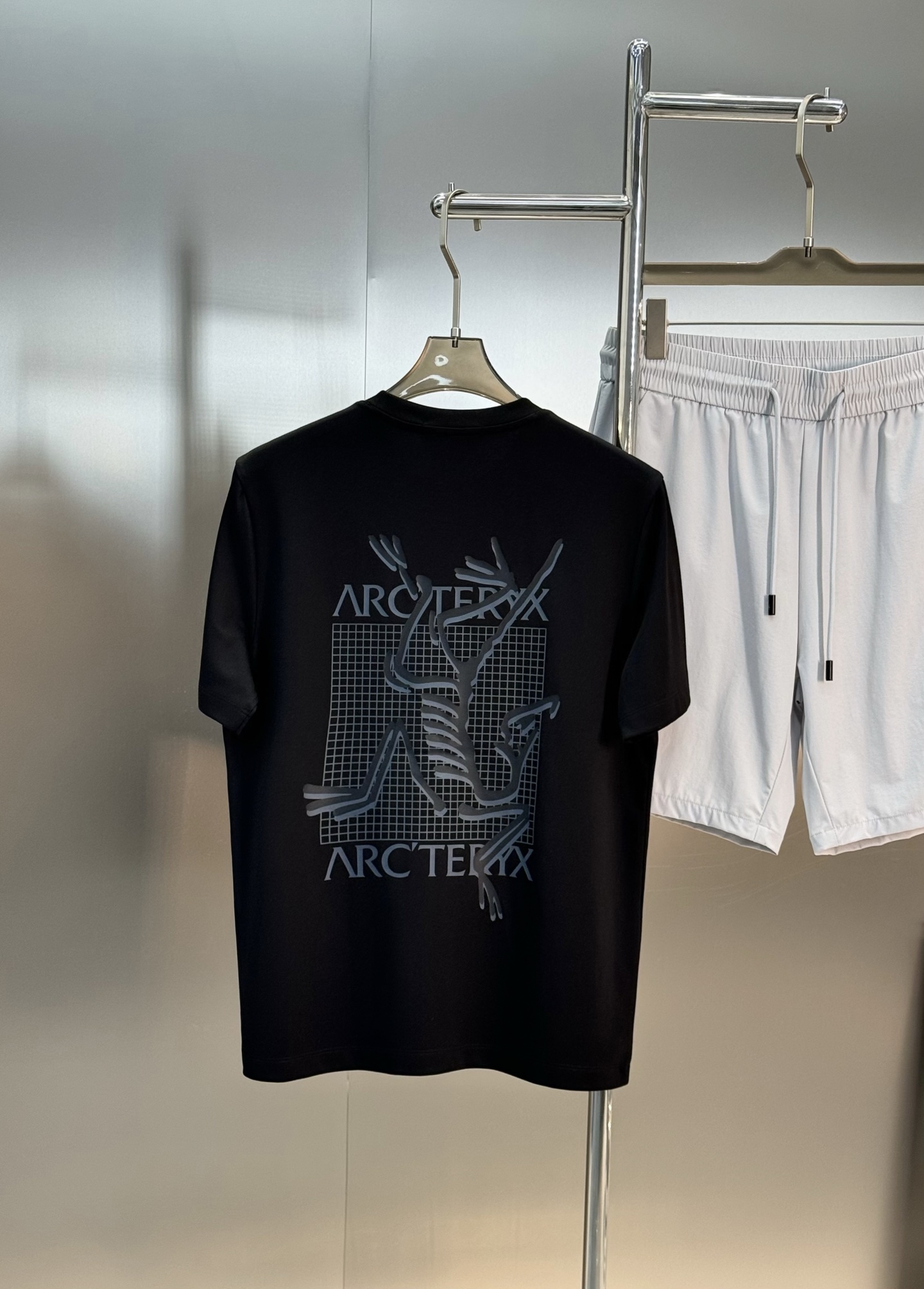 短袖 短裤
        ARC'TERY*始祖-鸟25s夏季丝光短袖..优选180g丝光棉质面料，柔