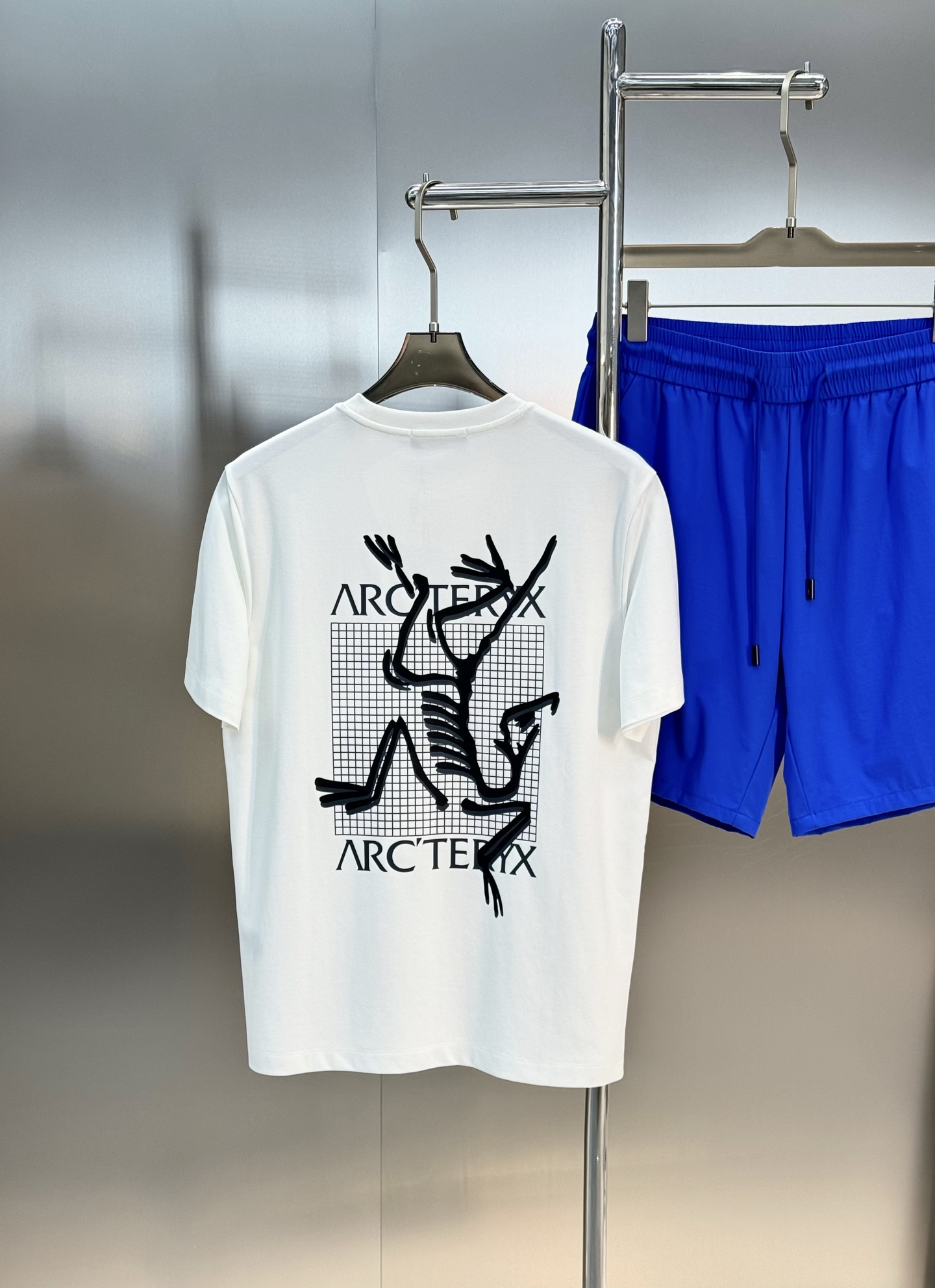 短袖 短裤
        ARC'TERY*始祖-鸟25s夏季丝光短袖..优选180g丝光棉质面料，柔