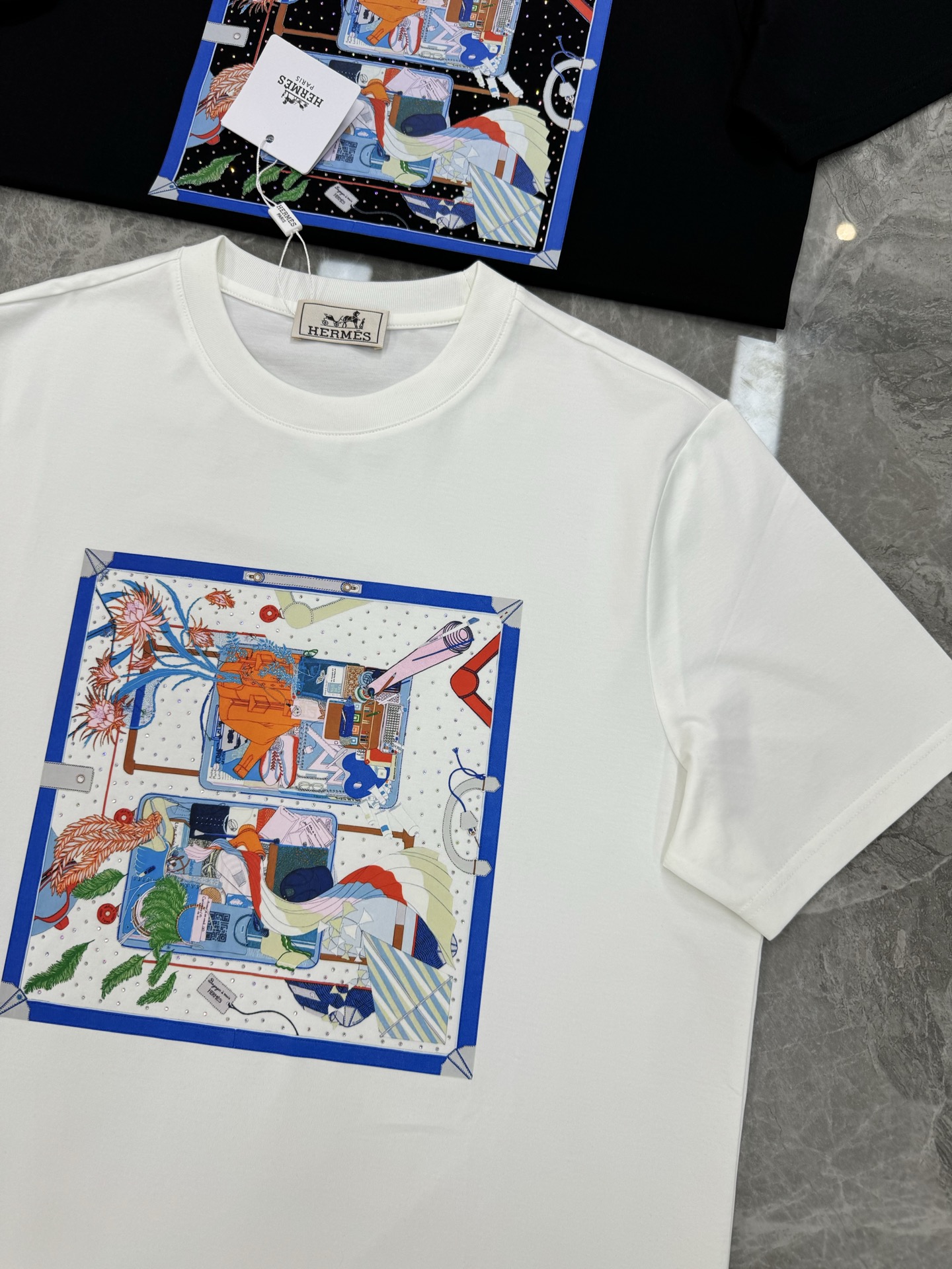 
        HERM*S爱马仕25s新款丝光棉T恤.新品为全新系列注入满满活力，这款单品用心甄选1