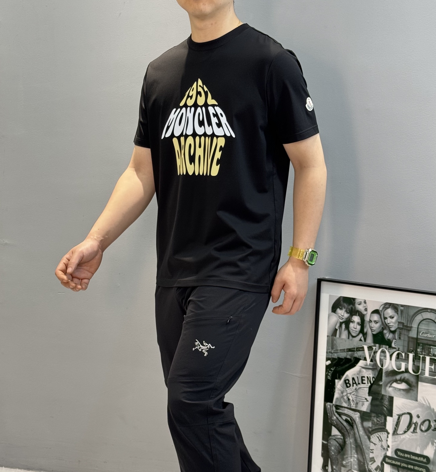 
MON CLE*蒙-口25s夏季新款圆领短袖.品牌图形LOGO辨识度鲜明超级走心！！！袖子搭配经典小帽