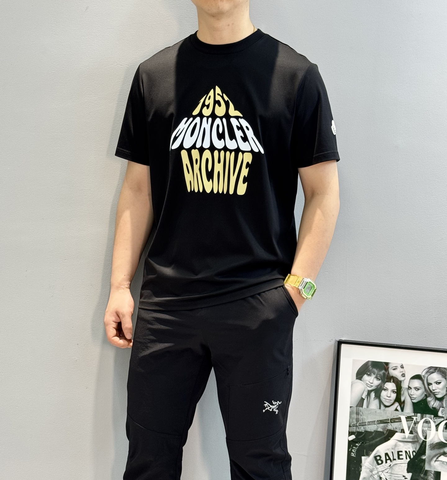 
MON CLE*蒙-口25s夏季新款圆领短袖.品牌图形LOGO辨识度鲜明超级走心！！！袖子搭配经典小帽