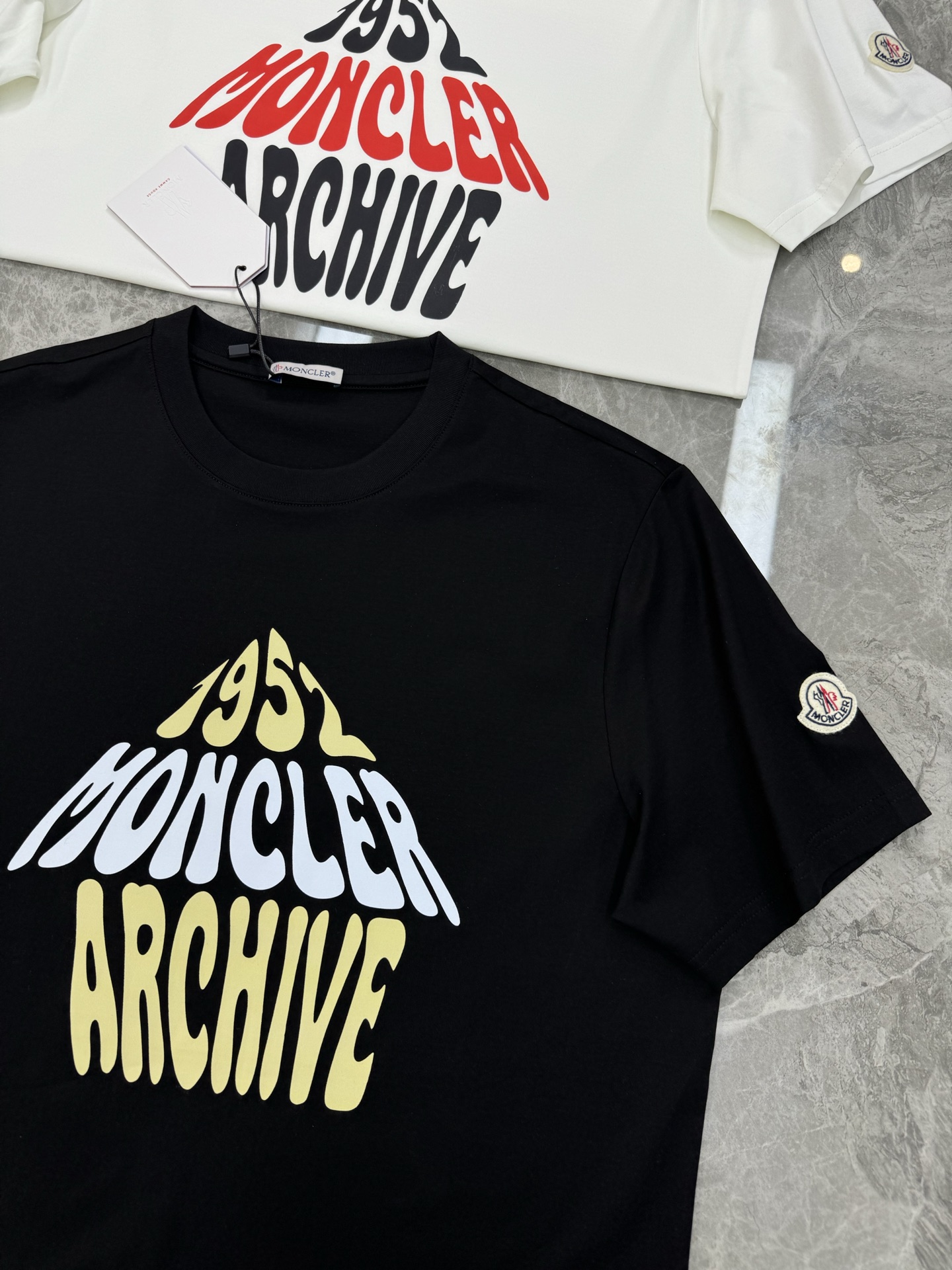 
MON CLE*蒙-口25s夏季新款圆领短袖.品牌图形LOGO辨识度鲜明超级走心！！！袖子搭配经典小帽