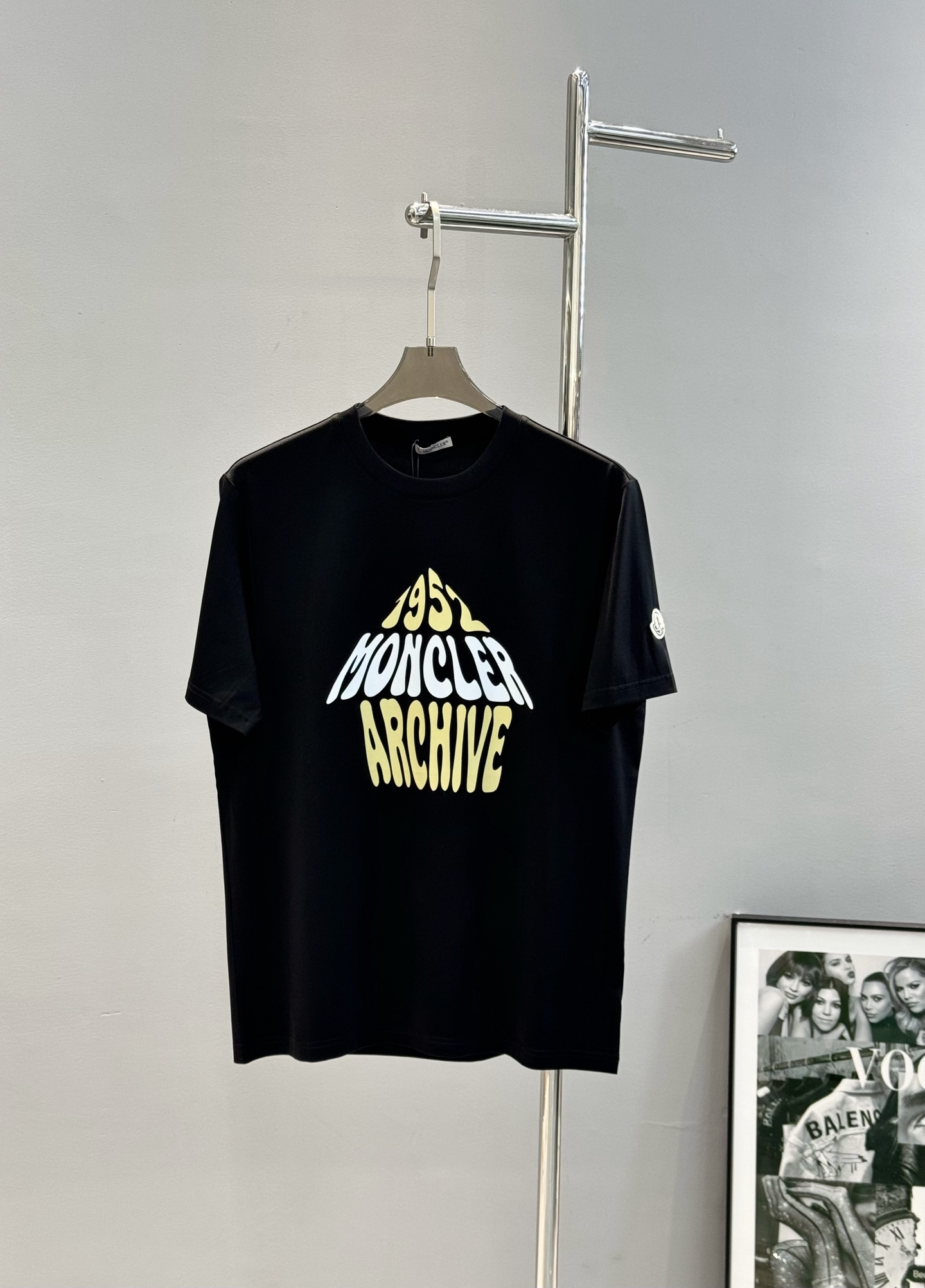 
MON CLE*蒙-口25s夏季新款圆领短袖.品牌图形LOGO辨识度鲜明超级走心！！！袖子搭配经典小帽