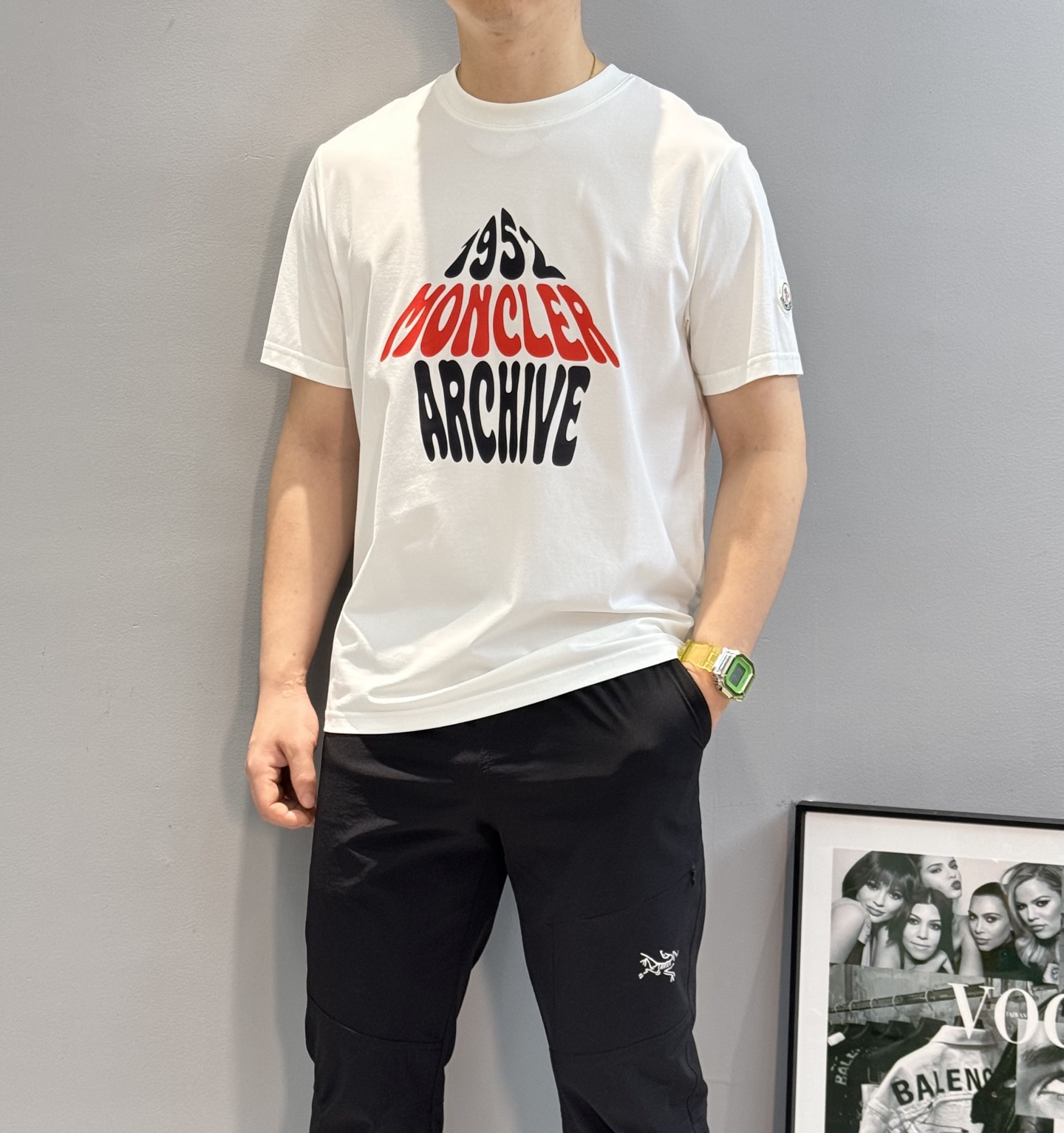 
MON CLE*蒙-口25s夏季新款圆领短袖.品牌图形LOGO辨识度鲜明超级走心！！！袖子搭配经典小帽