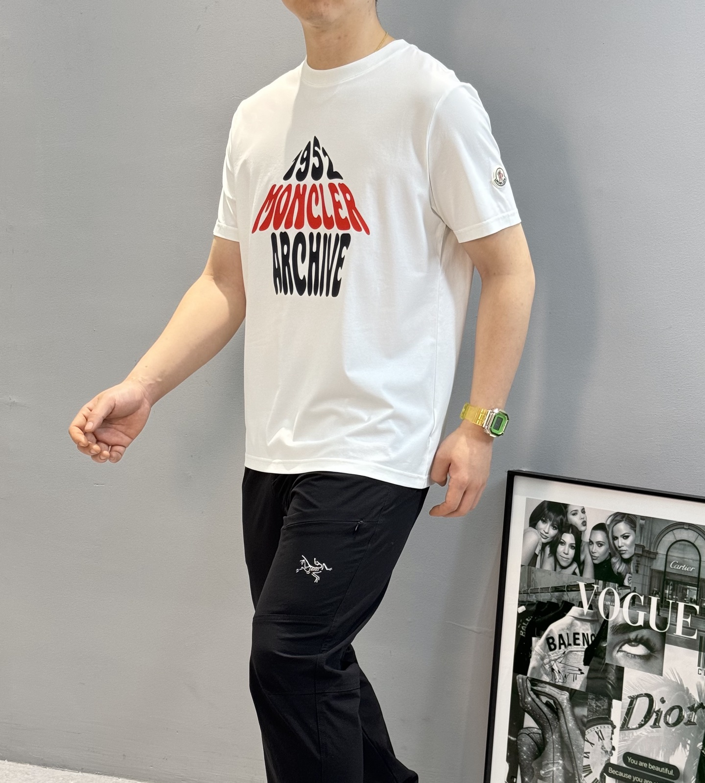 
MON CLE*蒙-口25s夏季新款圆领短袖.品牌图形LOGO辨识度鲜明超级走心！！！袖子搭配经典小帽