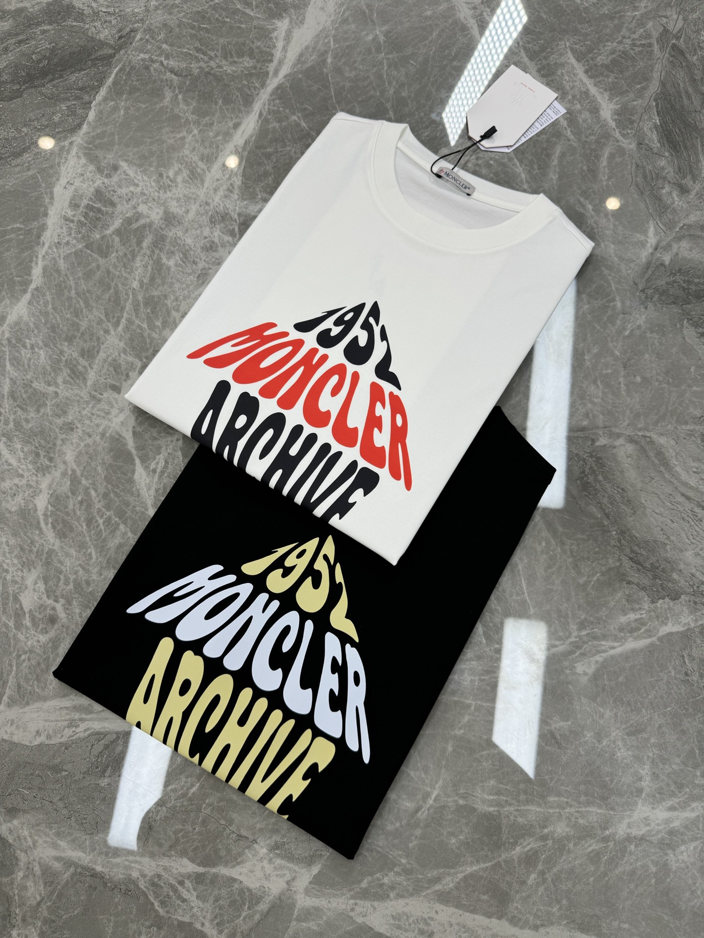 
MON CLE*蒙-口25s夏季新款圆领短袖.品牌图形LOGO辨识度鲜明超级走心！！！袖子搭配经典小帽