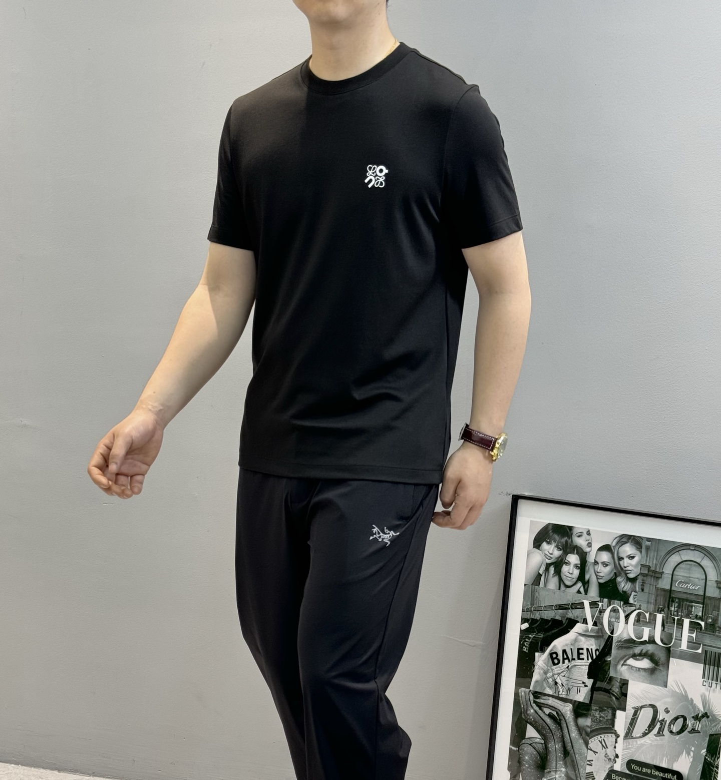 短袖 短裤
LOEW*E罗意威25s夏季男士圆领短袖.联名昂跑原单品质！高品质190g丝光棉面料.超柔软