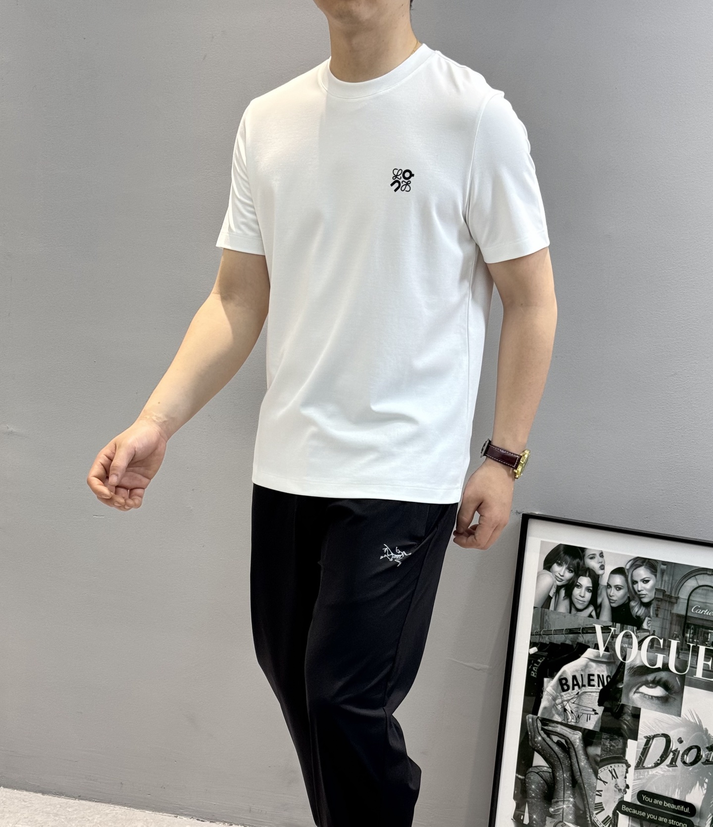 短袖 短裤
LOEW*E罗意威25s夏季男士圆领短袖.联名昂跑原单品质！高品质190g丝光棉面料.超柔软