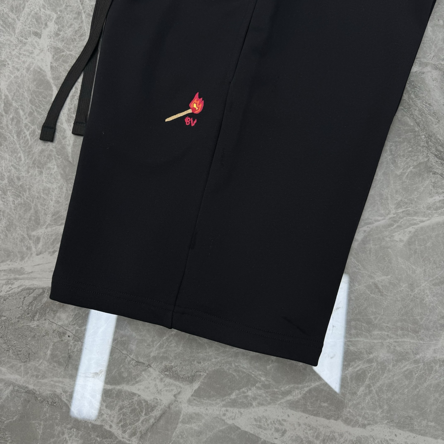 
        BOTTEG VENETA 葆蝶家 25sSS春夏新品 高克重os版型五分短裤🩳前身极