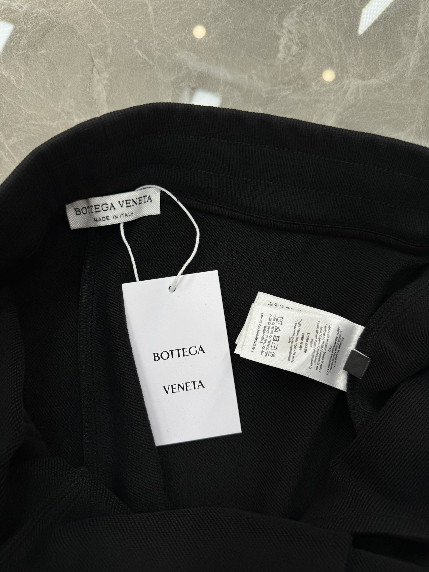 
        BOTTEG VENETA 葆蝶家 25sSS春夏新品 高克重os版型五分短裤🩳前身极