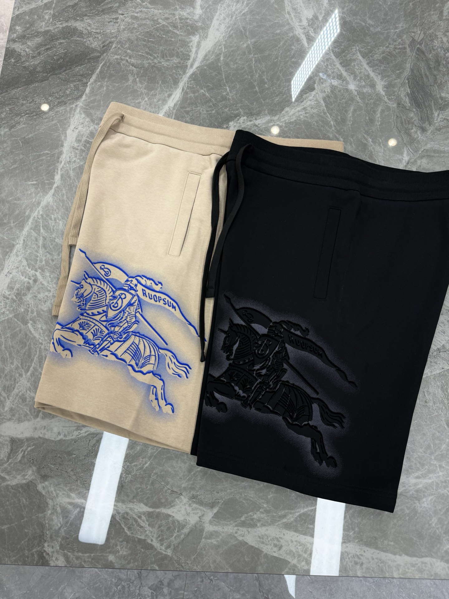 
        BBR*巴宝莉原单短裤推荐～25s五分休闲短裤.男女同款！侧身经典战马绣花视觉冲击力时