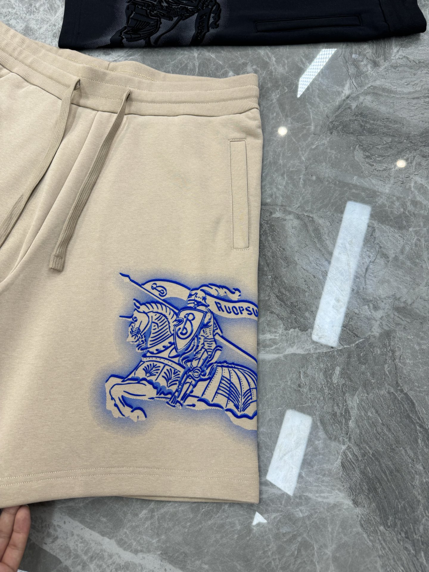 
        BBR*巴宝莉原单短裤推荐～25s五分休闲短裤.男女同款！侧身经典战马绣花视觉冲击力时