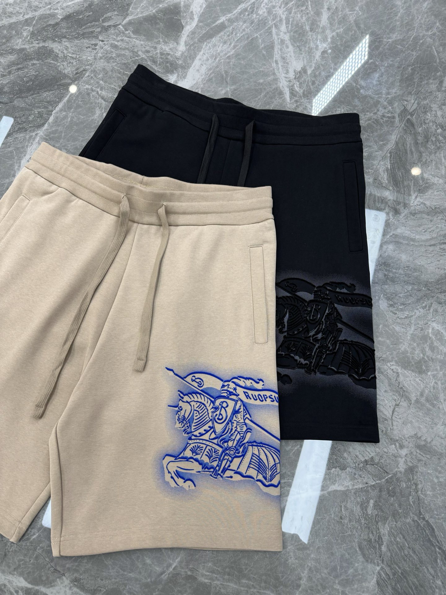 
        BBR*巴宝莉原单短裤推荐～25s五分休闲短裤.男女同款！侧身经典战马绣花视觉冲击力时