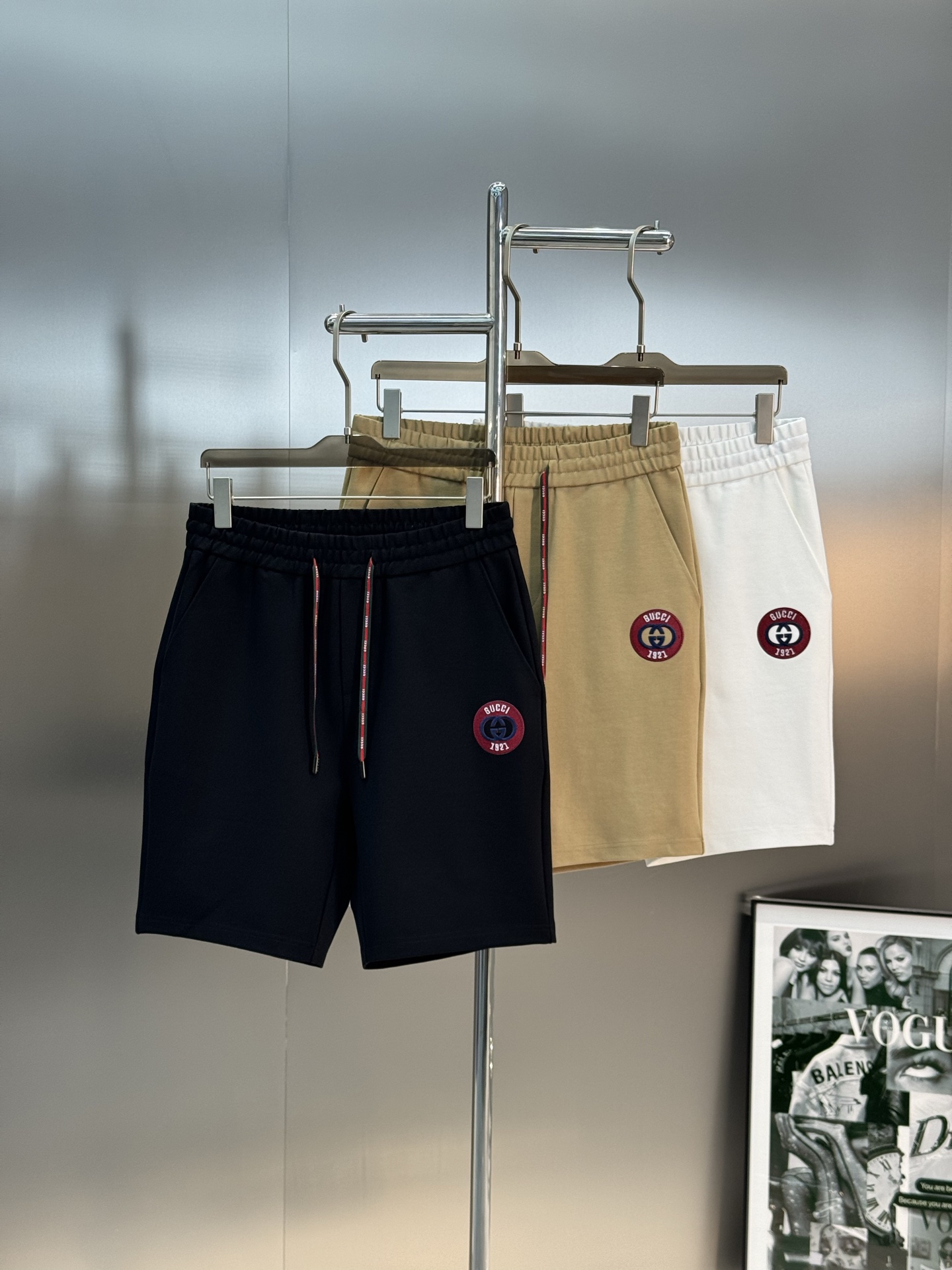 NO:453341,Short-sleeved shorts GUCC* Guqi 25S summer new sports and casual five-point short basic design. 3D embroidery under the pocket. Three-dimensional and stylish and distinct layers. Back pocket brand letter logo. Basic and casual elastic waist five-point pants cut, original gucci hanging rope. No need to consider the upper body, close your eyes!  !  High-end customized high-density brocade cotton fabric. Soft and comfortable!  !  Three standards are complete, comfortable and soft, and quite wide and stylish!  Color white, black, khaki, code number M-3XL (S and 4xl can be customized) (/jin recommended L), gucci, shorts, T-shirt, alexander wang19860909短袖 短裤 GUCC*古齐25S夏季新款运动休闲五分短基础款简约设计.口袋下方3D绣花.立体有型层次分明.后口袋品牌字母标识.基础休闲的松紧腰五分裤版型裁剪,原版gucci吊绳.上身无需考虑,闭眼入！！高端定制高密度锦棉面料.柔软舒适！！三标齐.舒适柔软.挺阔有型！颜色白色.黑色.卡其.码数M-3XL（S和4xl可订做）（/斤建议L）,,gucci,shorts,T-shirt,alexander wang,Men's clothing