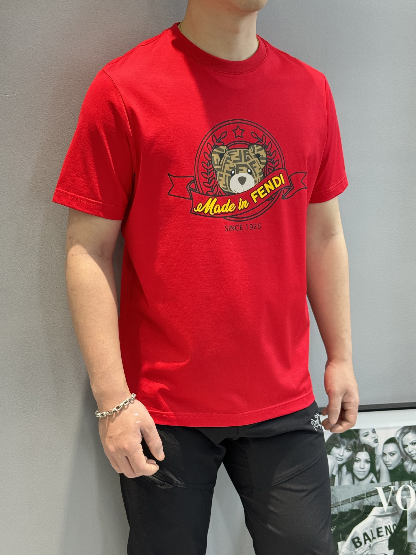 FEND*芬-迪25s春夏圆领T恤.优质190g丝光棉布制成，机织技术，相比于普通面料更加富有质感...