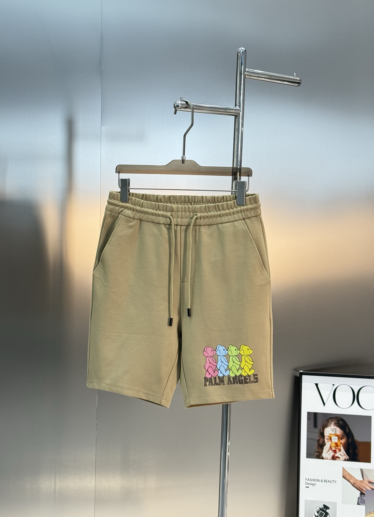 NO:511963,Palm Angels Palm Angel 25s Spring and Summer Five-Summer Shorts - original recommendation!  The cute bear looks like a street style Xinji... The overall graphic texture shows perfect effect, high-density brocade cotton fabric, soft and comfortable, crisp and stylish!  Cartoon printing pattern craftsmanship, the pattern layers are clear and more flattering and beautiful, classic color system push black, khaki, white, code number M-3XL/29-36 (S and 4XL can be customized) 175/jin recommended L, shorts, alexander wang19860909Palm Angels棕榈天使25s春夏款五分短裤-原单推荐！小熊可爱造型街头风的新纪…整体图形质感呈现完美效艺,高密度锦棉面料.柔软舒适.挺括有型！卡通印花图案工艺,图案层次分明更加平整美观,经典色系推送黑色.卡其.白色.码数M-3XL/29-36（S和4XL可订做）175/斤建议L,,shorts,alexander wang,Men's clothing