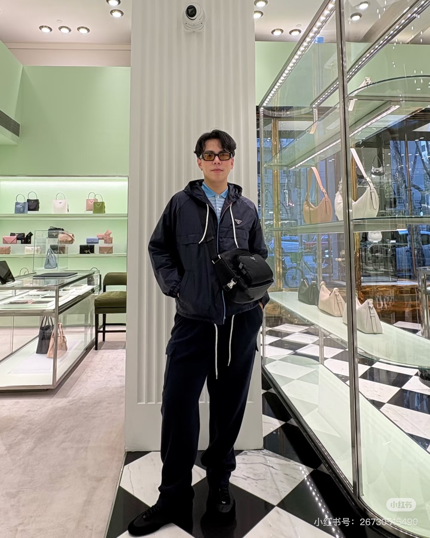PRAD A普拉达原单.2025SS春夏新品
科技面料户外必备防紫外线高强弹力外套。