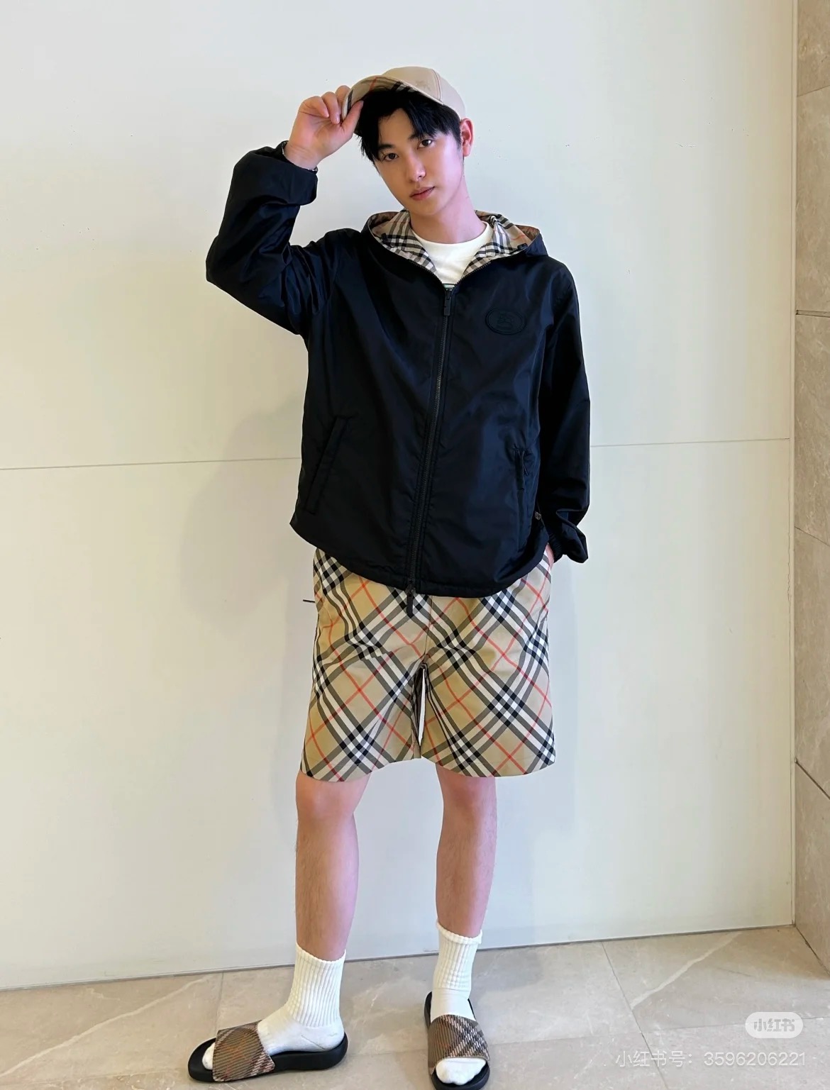 
        Burberry巴宝莉2025s新款双面两穿格纹外套！官网同款，专柜同步上新！采用再生