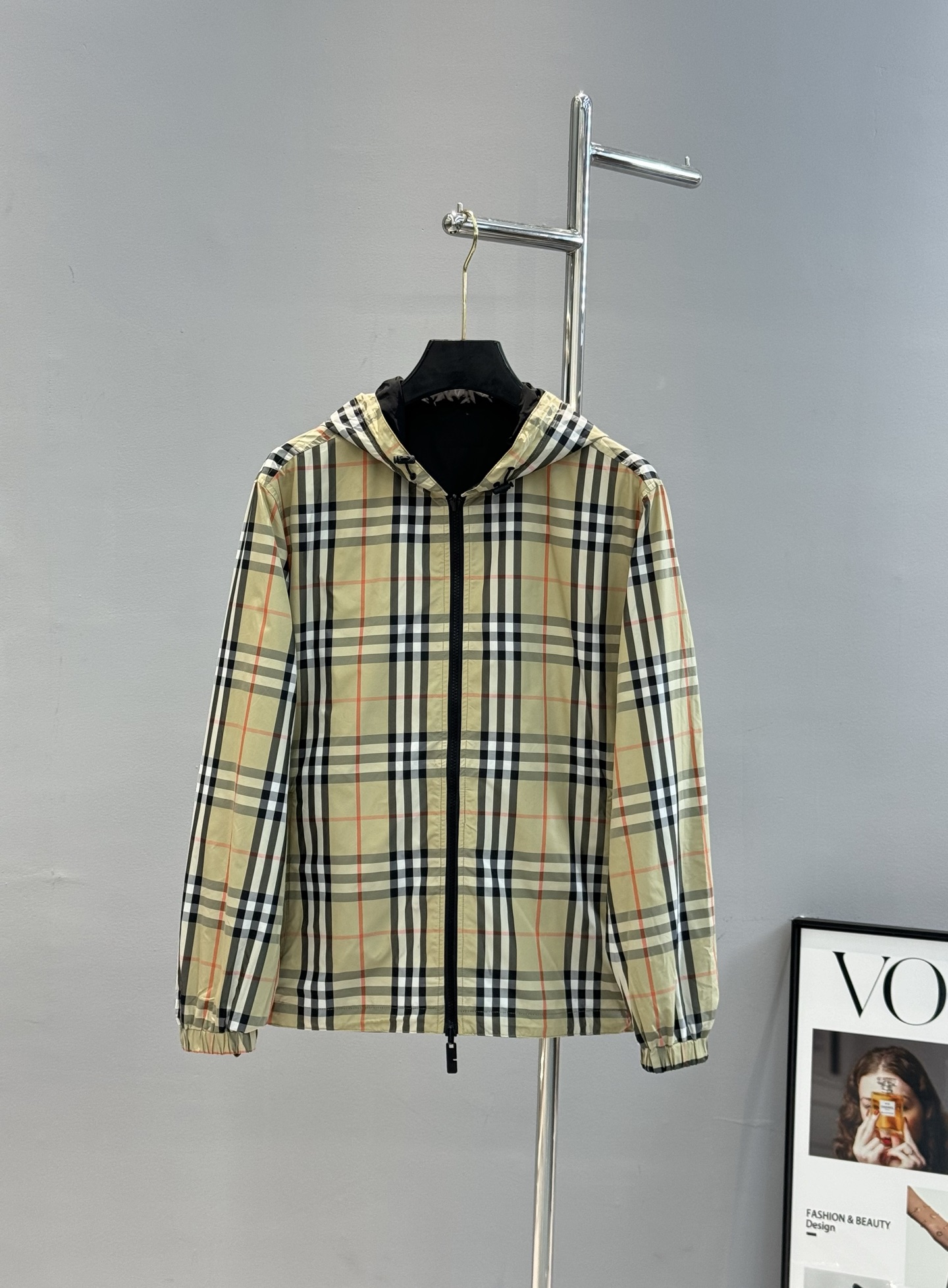 
        Burberry巴宝莉2025s新款双面两穿格纹外套！官网同款，专柜同步上新！采用再生