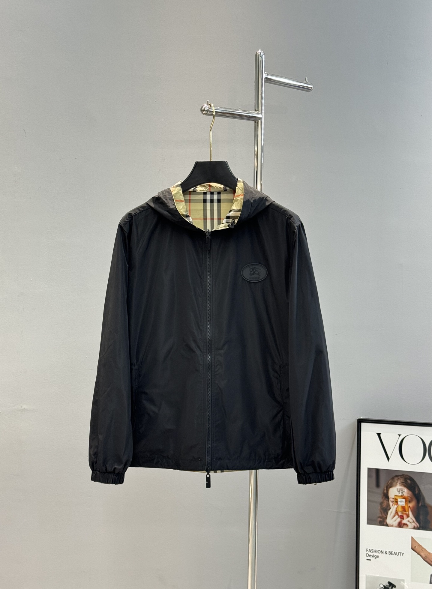 
        Burberry巴宝莉2025s新款双面两穿格纹外套！官网同款，专柜同步上新！采用再生