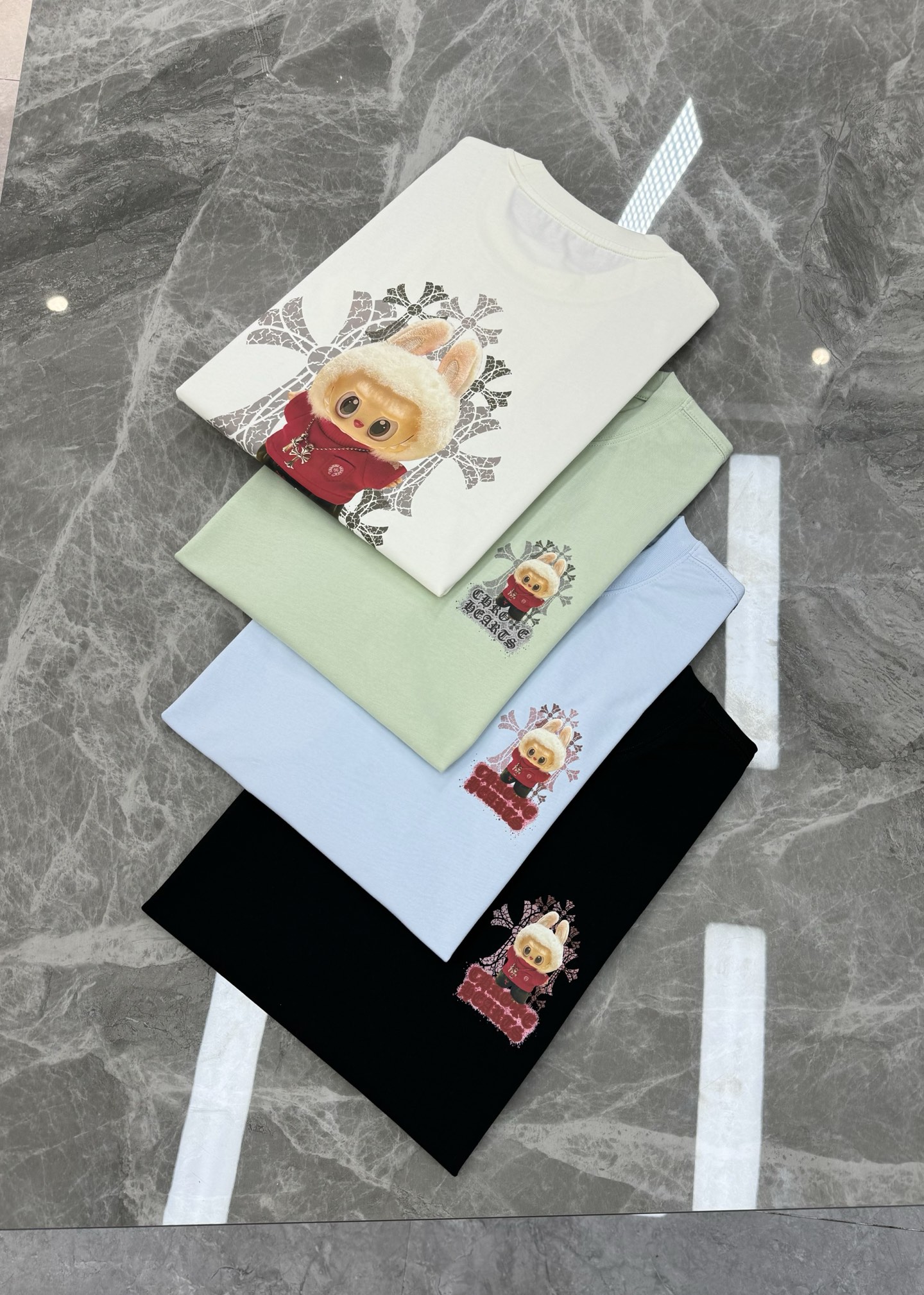 LABUBU 卡通印花‼️短袖T恤.男女同款.采用230克新疆棉冰感索罗娜面料，通过索罗娜科技处理 在夏