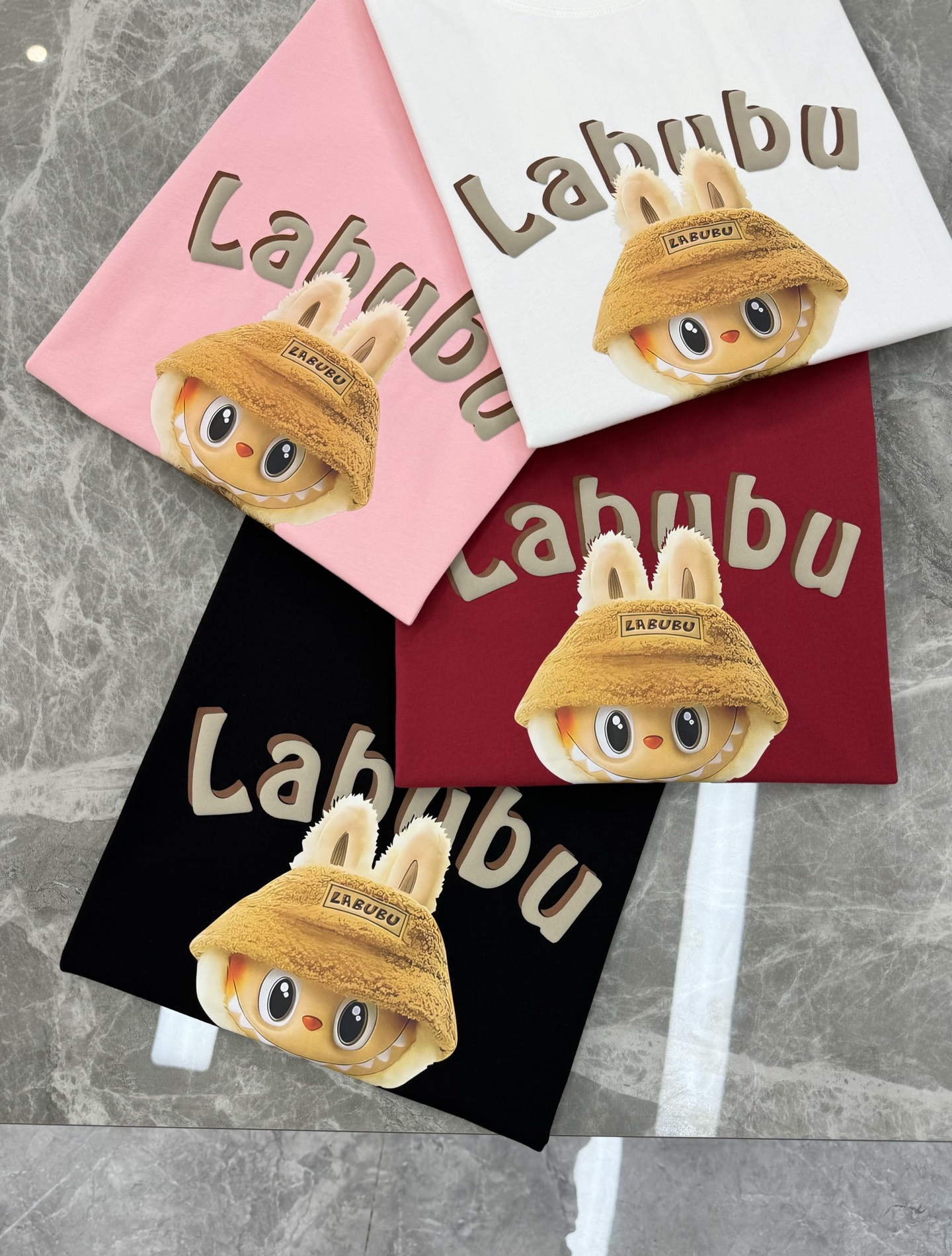 LABUBU 卡通印花‼️短袖T恤.男女同款.采用230克新疆棉冰感索罗娜面料，通过索罗娜科技处理 在夏