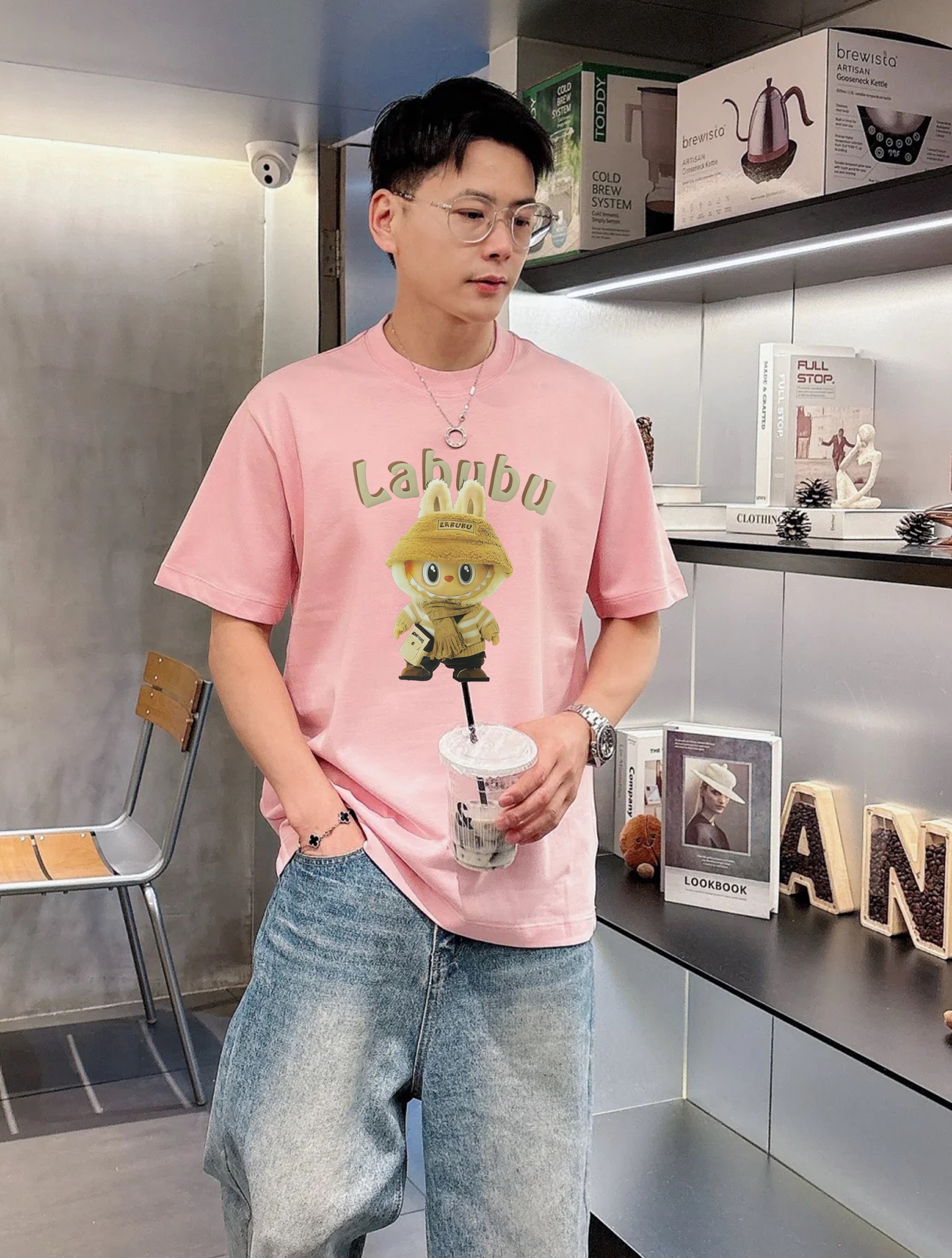 LABUBU 卡通印花‼️短袖T恤.男女同款.采用230克新疆棉冰感索罗娜面料，通过索罗娜科技处理 在夏