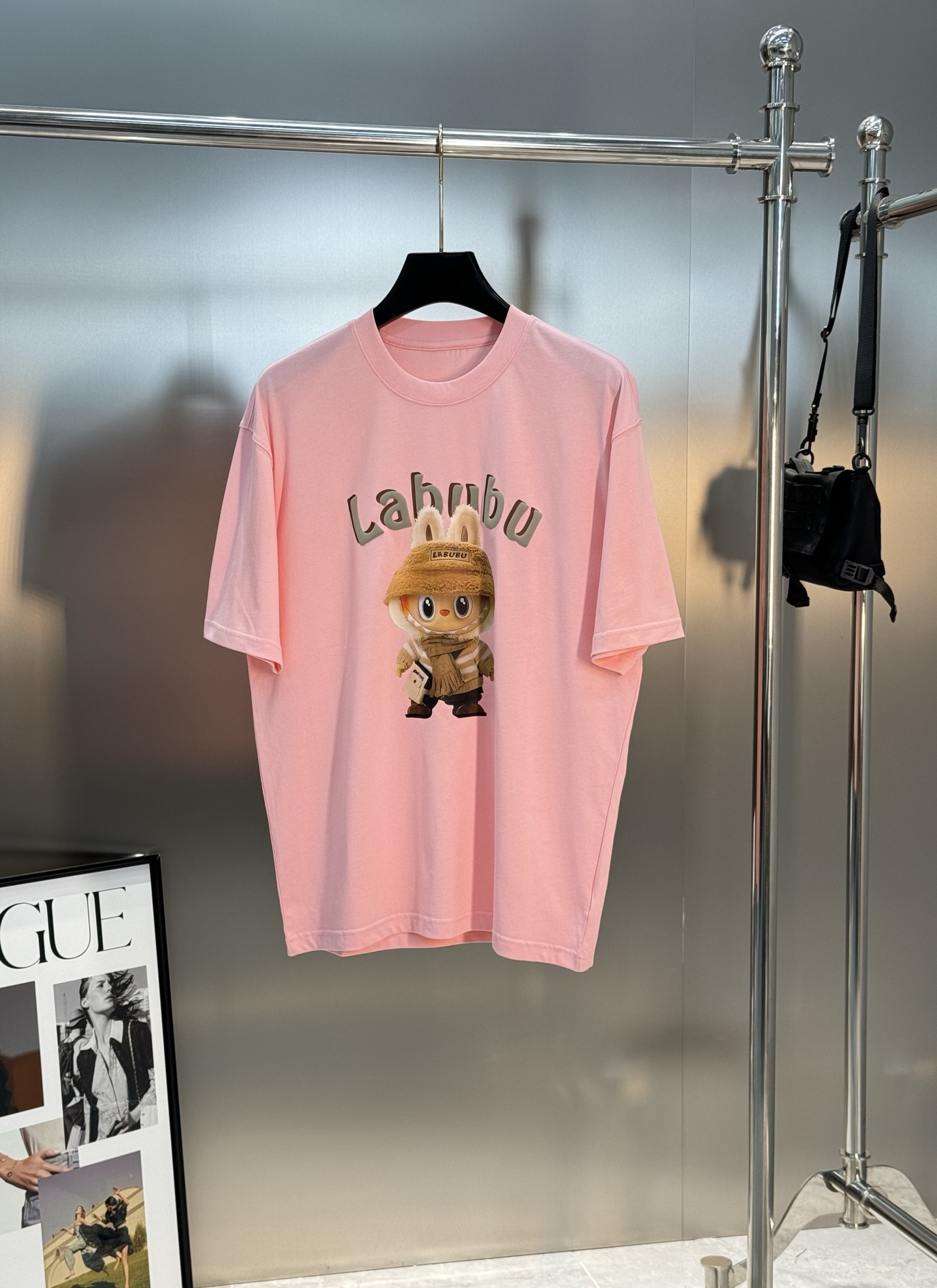 LABUBU 卡通印花‼️短袖T恤.男女同款.采用230克新疆棉冰感索罗娜面料，通过索罗娜科技处理 在夏