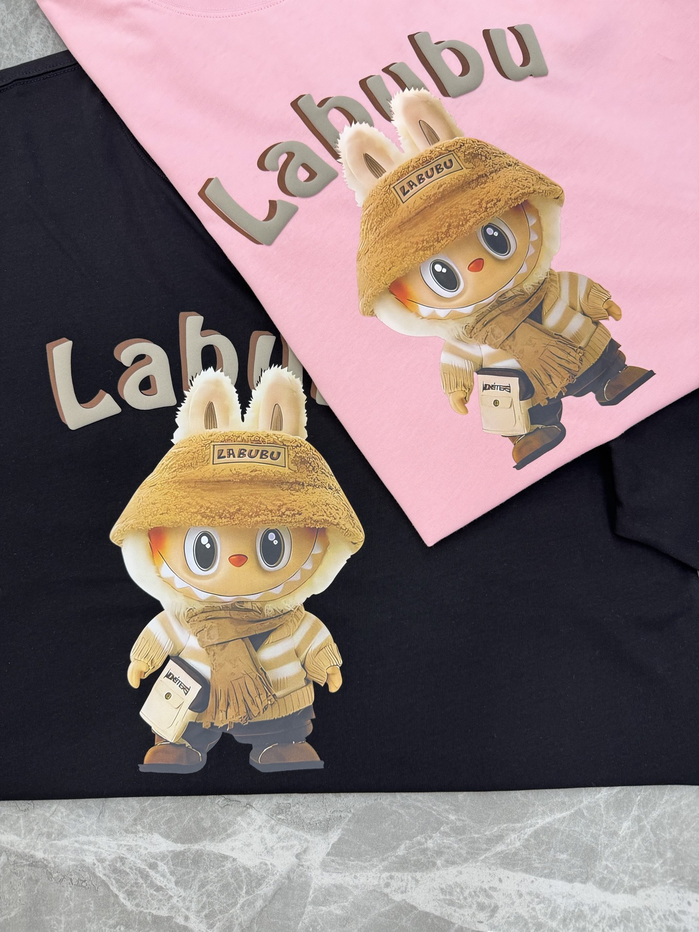 LABUBU 卡通印花‼️短袖T恤.男女同款.采用230克新疆棉冰感索罗娜面料，通过索罗娜科技处理 在夏