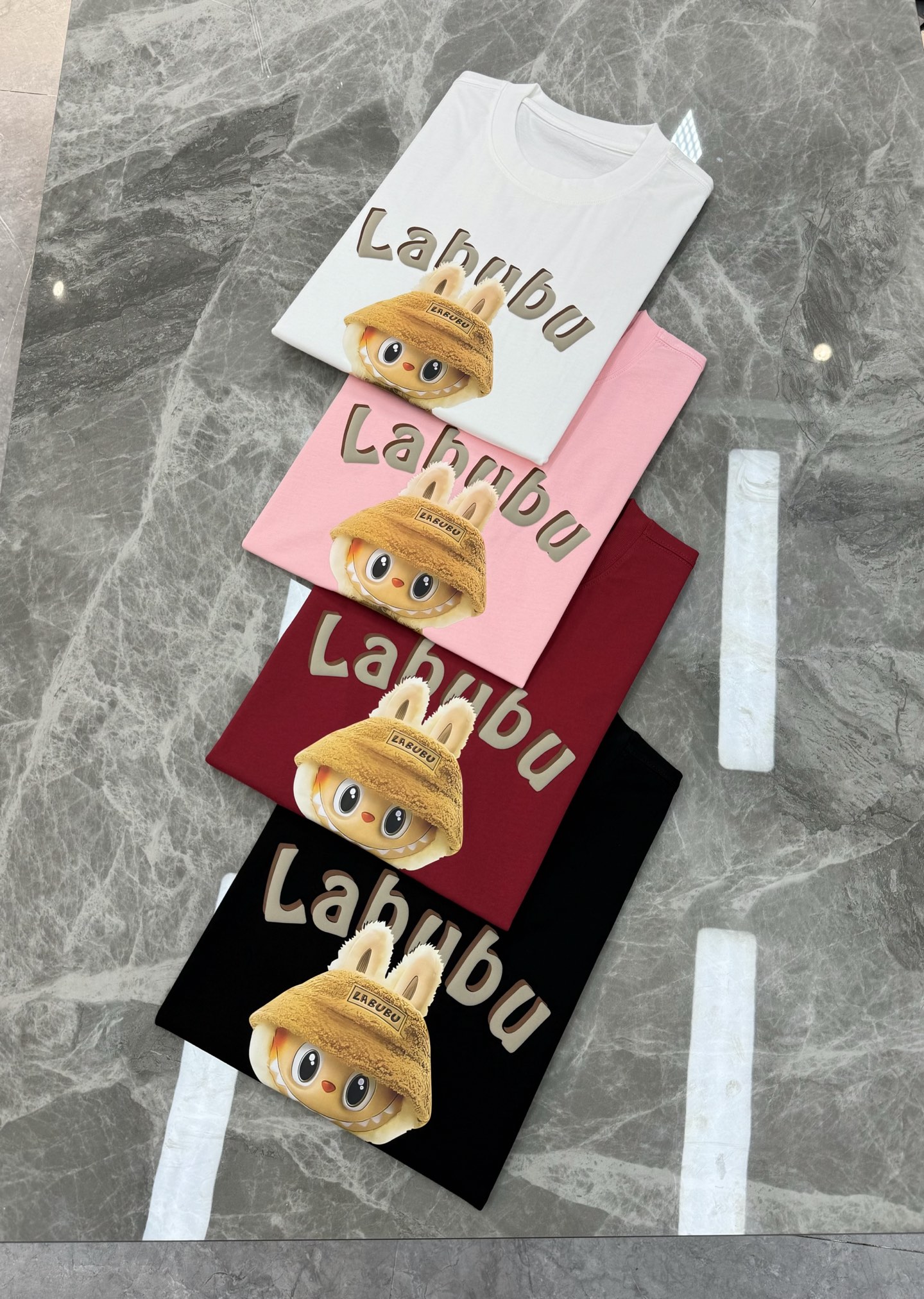 LABUBU 卡通印花‼️短袖T恤.男女同款.采用230克新疆棉冰感索罗娜面料，通过索罗娜科技处理 在夏