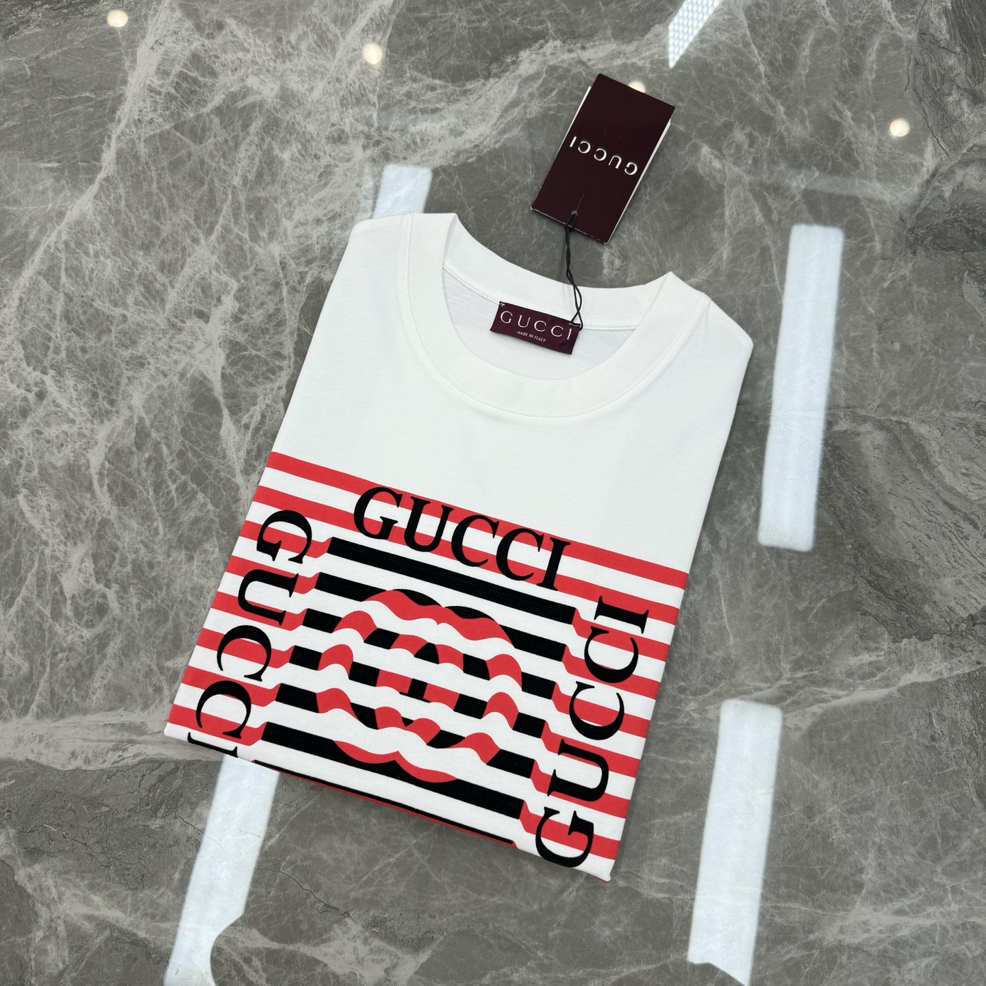 
        Gucci*古齐2025航海系列.男女同款！专柜同步！胸前采用条纹印花配gucci经典
