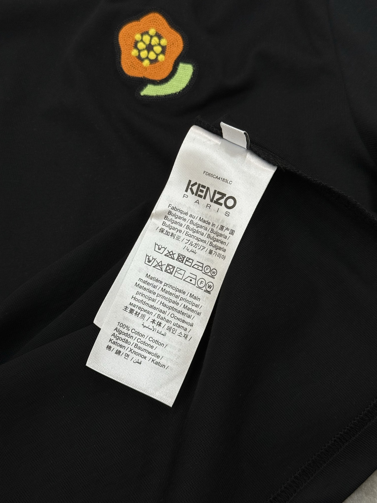 
Kenzo 新款原单休闲短袖T恤.男女同款推荐❤️优选240g纯棉面料，柔软舒适.透气性好.胸前品牌花