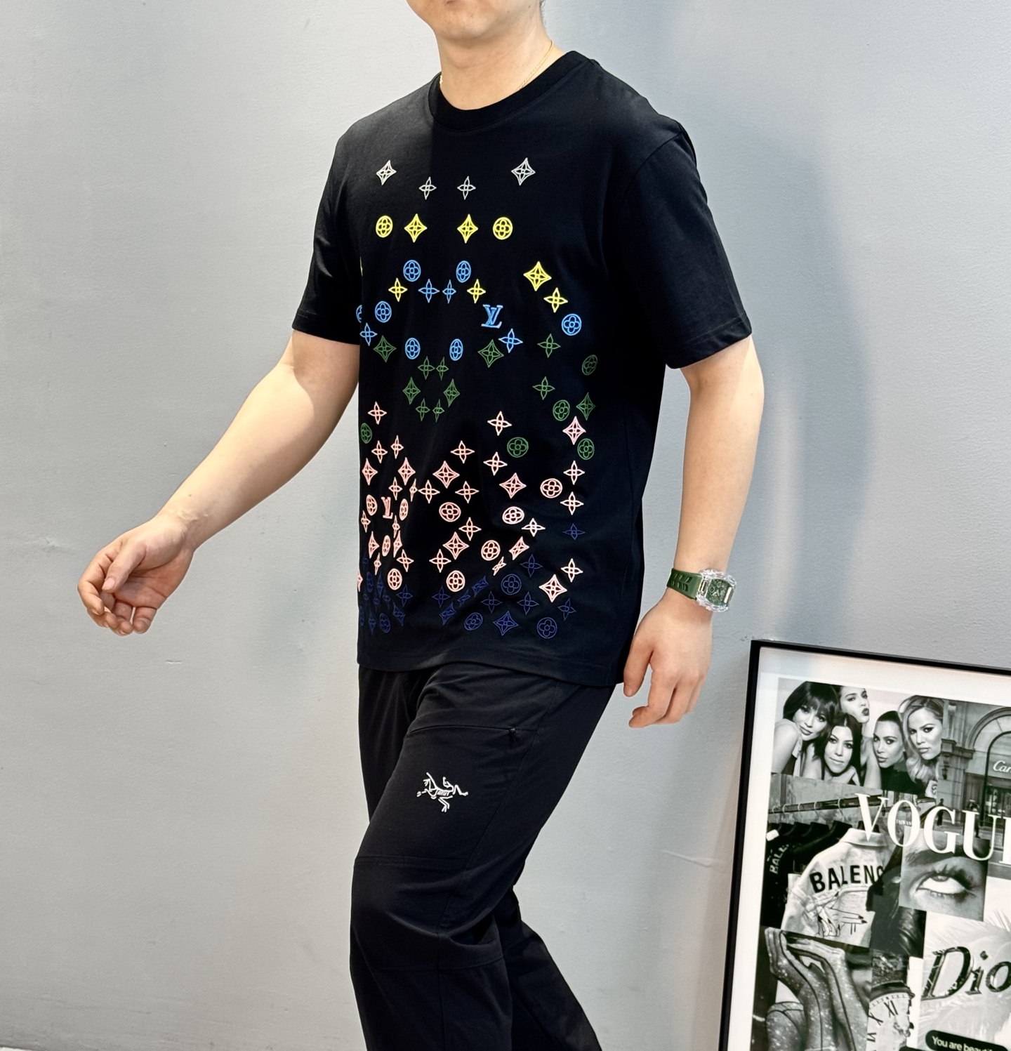 
驴牌*25SS新款T恤！3D立体重工绣花.品牌字母图老花图形立体绣花打造.时尚好看.潮男时尚感强.干净