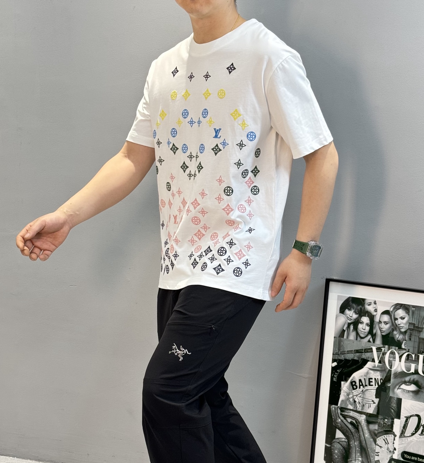 
驴牌*25SS新款T恤！3D立体重工绣花.品牌字母图老花图形立体绣花打造.时尚好看.潮男时尚感强.干净