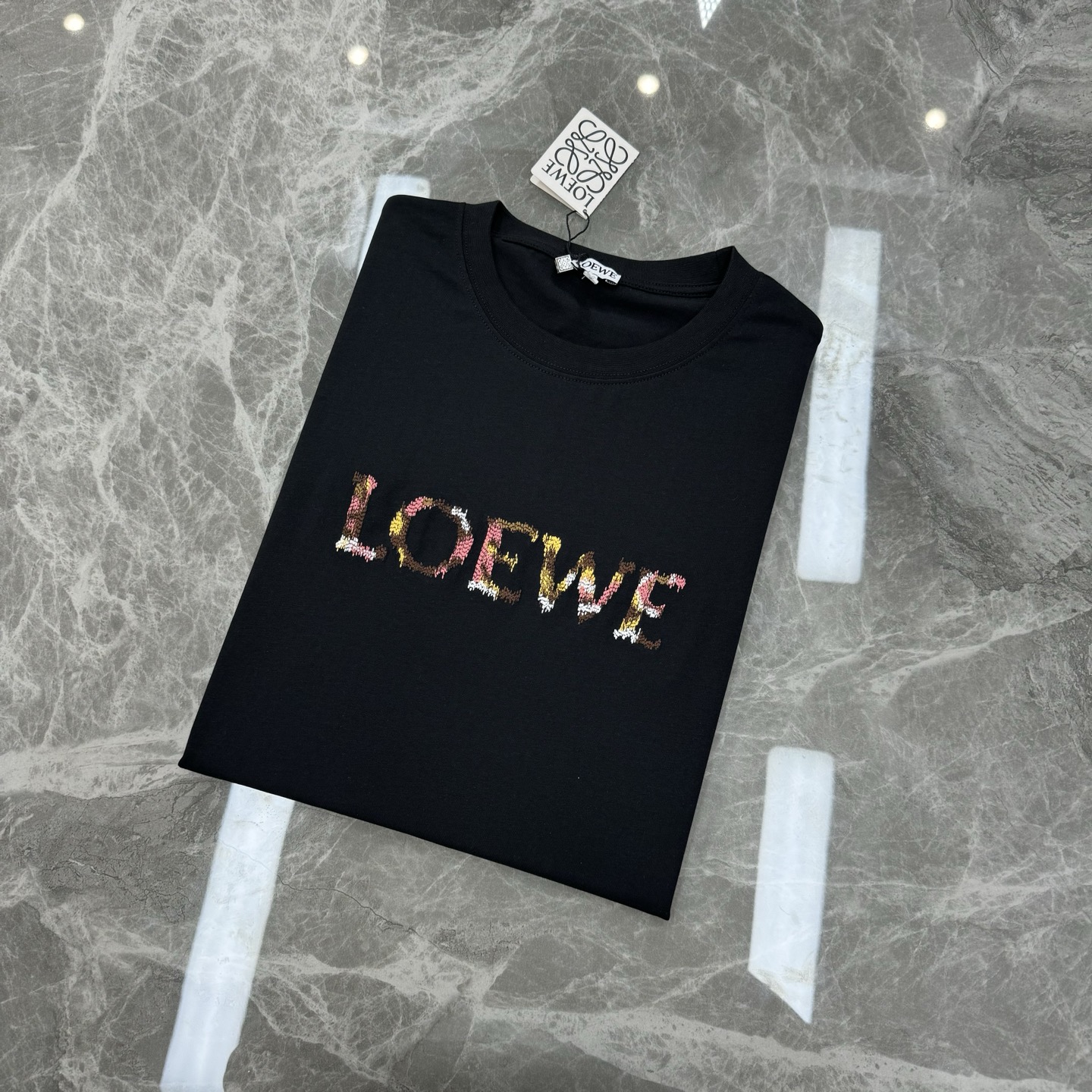
        LOEW*E 25SS夏季男装棉质T恤！男女同款！徽标刺绣圆领短T恤 轻质棉质T恤，正