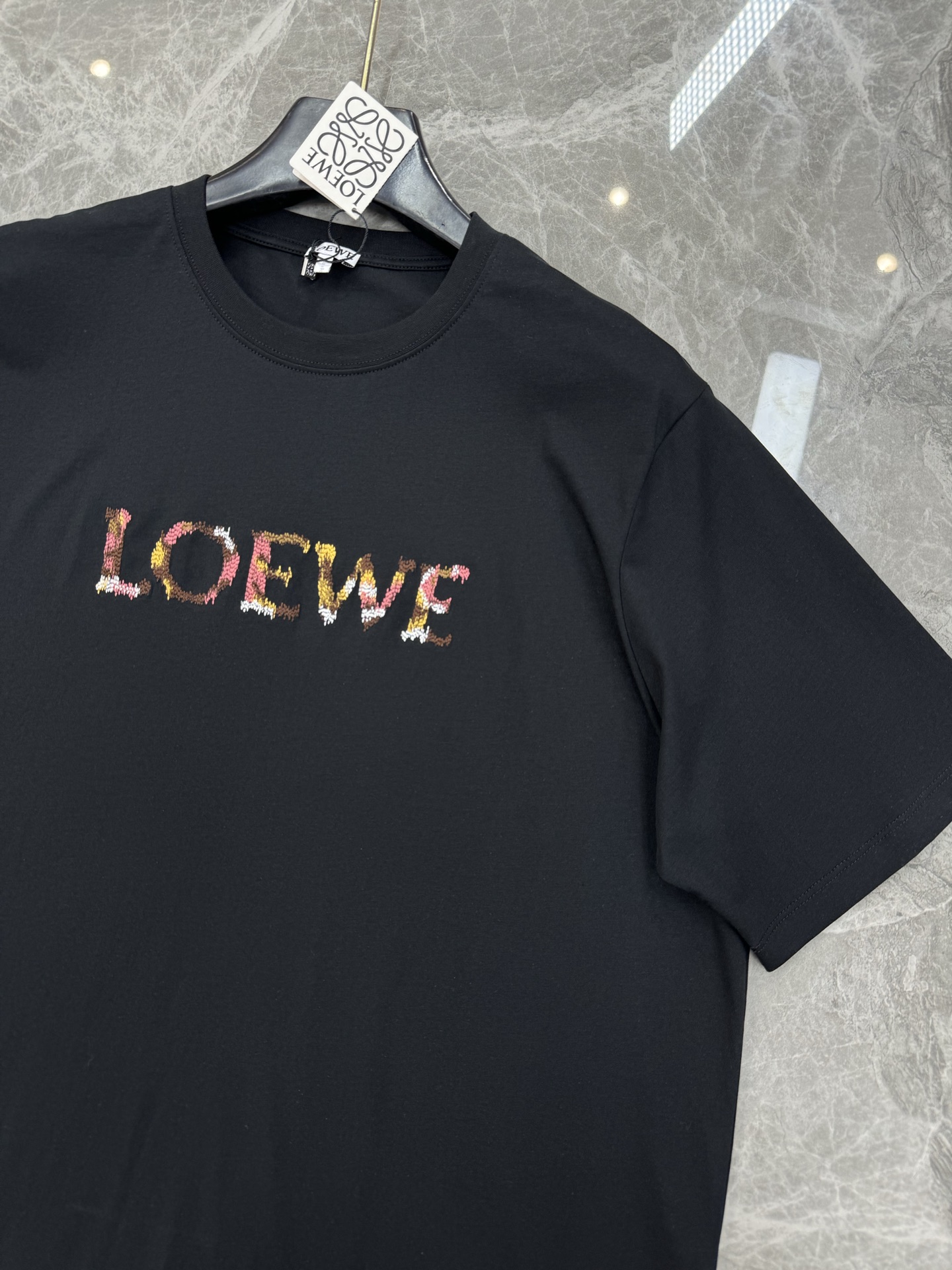
        LOEW*E 25SS夏季男装棉质T恤！男女同款！徽标刺绣圆领短T恤 轻质棉质T恤，正