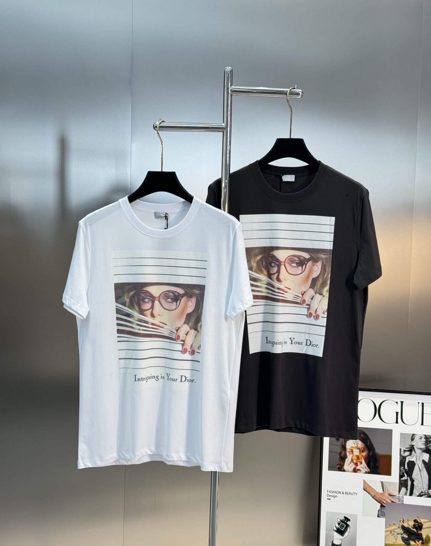 
        Dior25ss新款 Dio Héritage T 恤是二零二五秋季男装系列新品，灵感
