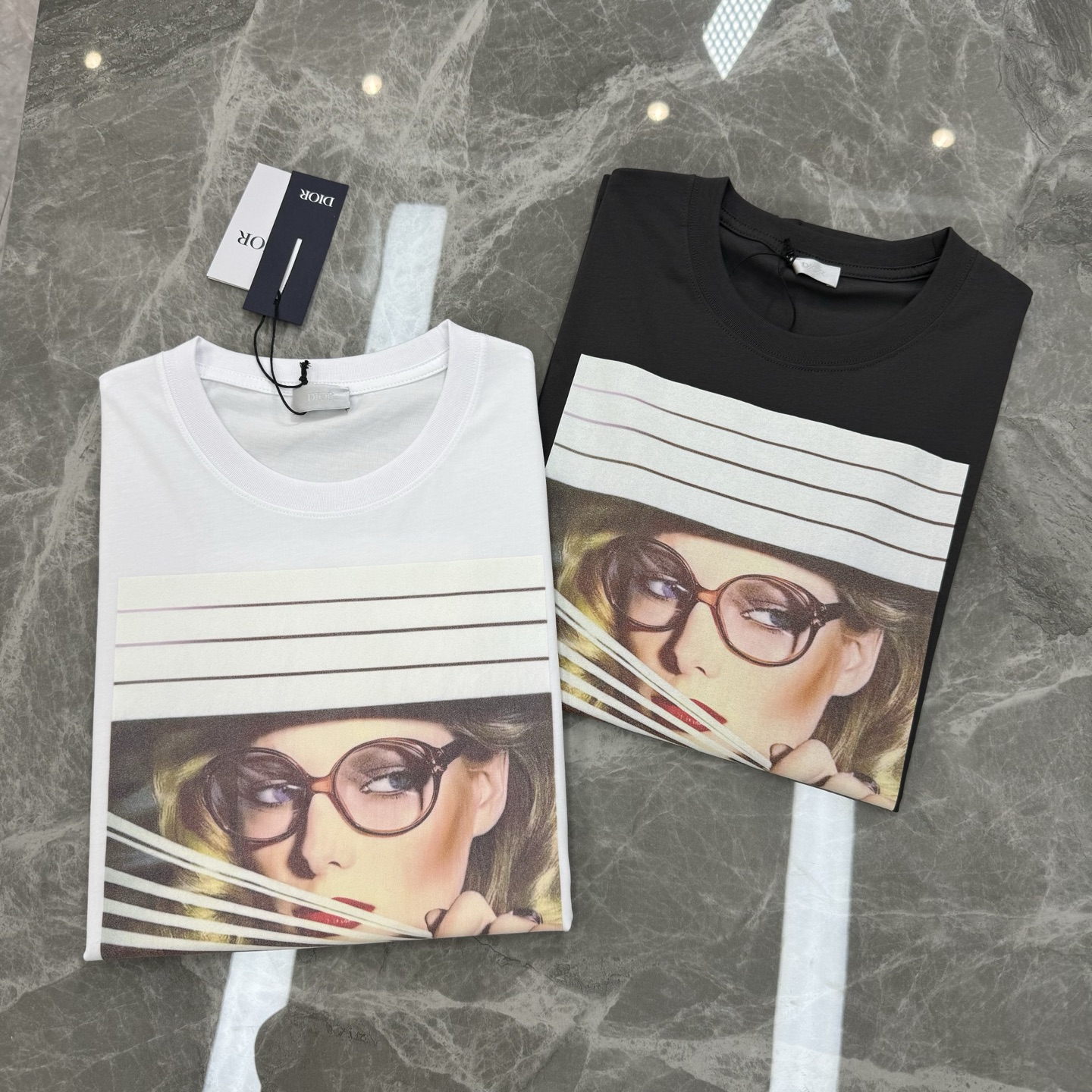 
        Dior25ss新款 Dio Héritage T 恤是二零二五秋季男装系列新品，灵感