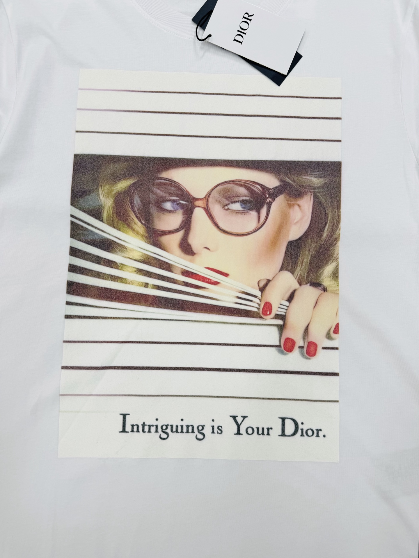 
        Dior25ss新款 Dio Héritage T 恤是二零二五秋季男装系列新品，灵感