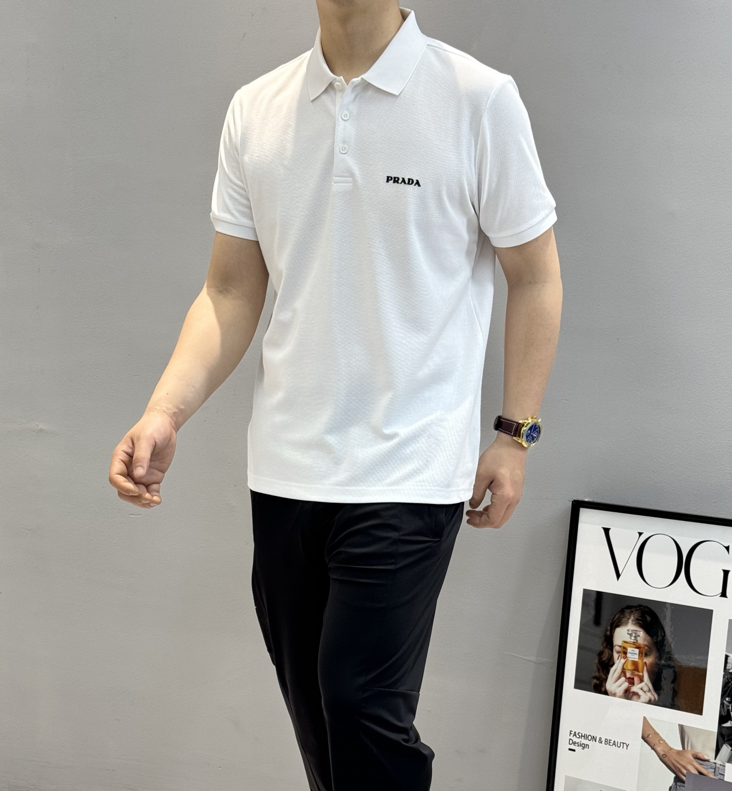 NO:473815,FEND*FenDi 25s summer men's casual POLO. Classic little monster. Create a brand power that is more lively and interesting... Make the brand more eye-catching and attractive, and it makes people unforgettable at first sight. It is a very thoughtful design... The upper body performance of this model is also so outstanding and superior, and it naturally presents that fashionable style, using 100% mercerized bead floor cotton material. It is comfortable, refreshing and very youthful and age-reducing, and has the effect of youthful vitality. FD fans must-have products!  Color black, white, code number M-4XL slim fit style!  (175/jin recommended L), fendi, alexander wang19860909FEND*芬-迪25s夏季男士休闲POLO.经典小怪兽.打造灵动生趣的品牌力量…让品牌更具看点与规格,有着莫名的吸引力让人一眼看过无法忘怀,很走心的一种设计...此款的上身性能也是如此的出色跟优越,自然而然呈现那种时髦风采,采用百分百丝光珠地棉材质.舒适清爽并且十分的青春减龄,具备那种年轻活力的效果 FD粉丝必入产物！颜色黑色.白色.码数M-4XL修身版型！（175/斤建议L）,,fendi,alexander wang,Men's clothing