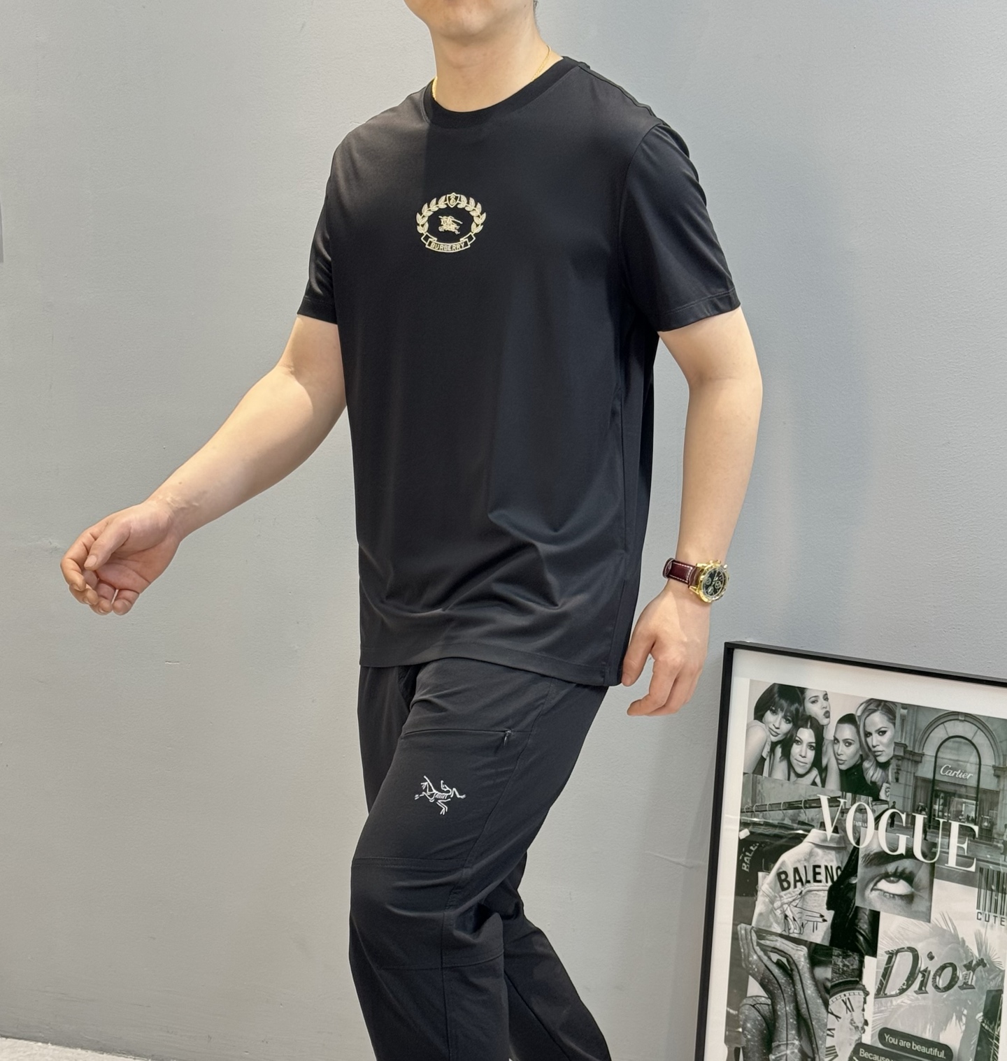 NO:473765,BBR* Burberry 25s mercerized cotton T-shirt. The collar contrasts the classic Burberry plaid combination. It uses customized 100% mercerized cotton. The fabric has a smooth drape, soft and comfortable. The three-dimensional embroidery design on the chest. It is fashionable and unique, timeless and classic. A super versatile and beautiful style, with three-standard standards. It is recommended to buy it!  !  !  Color black. White. Number of code M-3XL (175/140 jin recommended L), burberry,tees, t-shirt, alexander wang19860909BBR*巴宝莉25s丝光棉T恤.领内撞色经典巴宝莉格子搭配.采用客供定制百分百丝光棉.面料垂感顺滑.柔软舒适.胸前立体刺绣设计.时尚又个性,永恒经典.超级百搭好看的一款,三标齐.推荐入手！！！颜色黑色.白色.码数M-3XL（175/140斤建议L）,,burberry,tees，t-shirt,alexander wang,Men's clothing