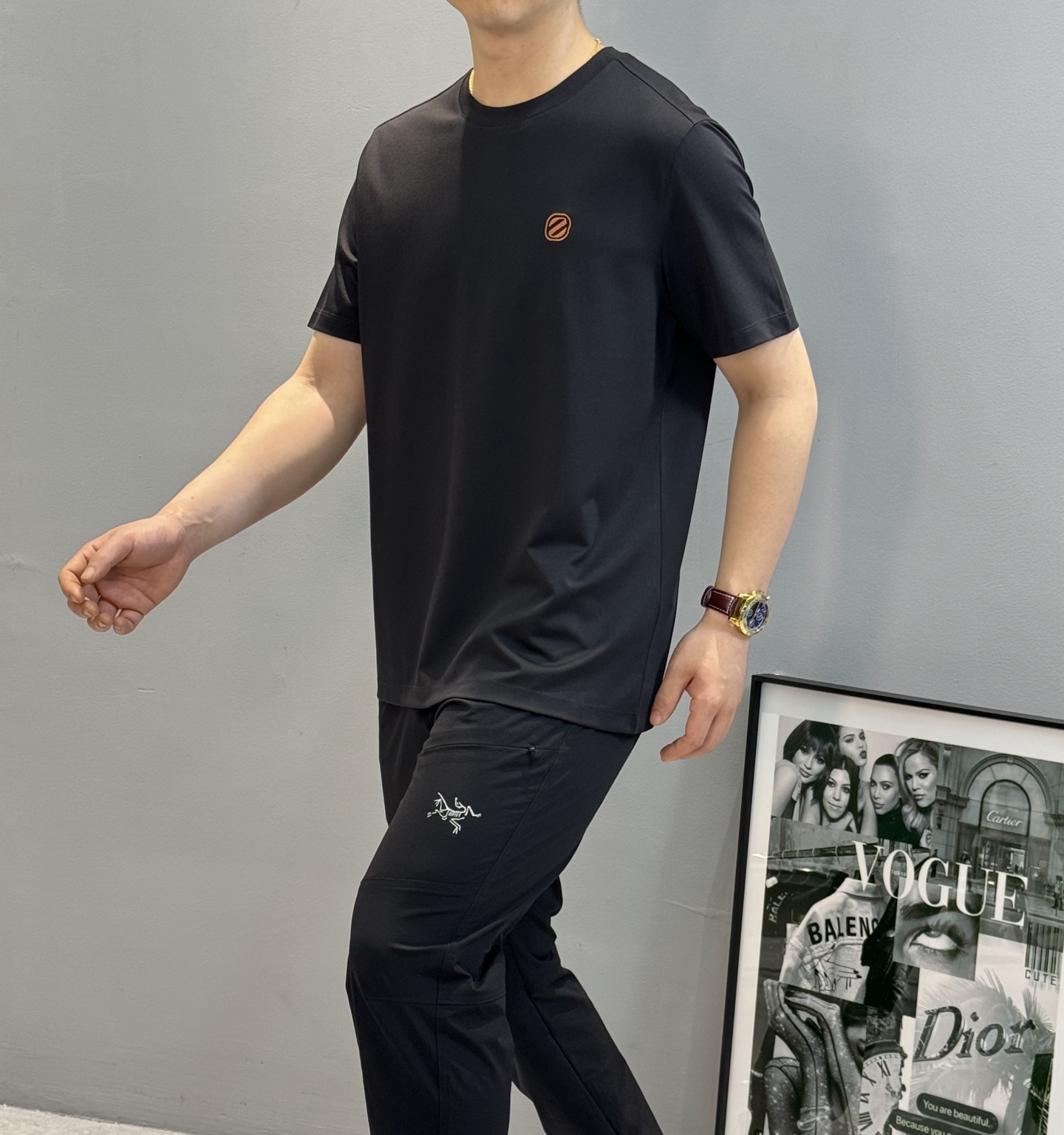 NO:473771,ZZEGNA*Jenia 2025 spring and summer new first-time counter latest short-sleeved round-neck T-shirt. Three-dimensional cut. High-end customization. Three-dimensional line design design avant-garde and fashionable!  The classic back is your color bar. Simple and advanced!  High-end customized 190g mercerized fabric. It feels soft and silky and cool!  Sweat-absorbent and breathable, and drooping!  Comfortable to wear, exquisite counter-level car lines, fine workmanship, and invincible and handsome upper body effect!  A must-have item for handsome men!  Color black. White. Number of code M-3xl (175/140 jin recommended L), zegna, T-shirt,tees, t-shirt,alexander wang19860909ZZEGNA*杰尼亚 2025春夏新款首发专柜最新款短袖圆领T恤 .立体裁剪.高端订制.线条立体设计设计前卫时尚！后背经典接你呀色条.简单高级！高端定制190克丝光面料.手感柔软.丝滑凉爽！吸汗透气有垂感！穿着舒适.专柜级别精致车线.做工精细.上身效果无敌帅气！型男必备单品！颜色黑色.白色.码数M-3xl（175/140斤建议L）,,zegna,T-shirt,tees，t-shirt,alexander wang,Men's clothing