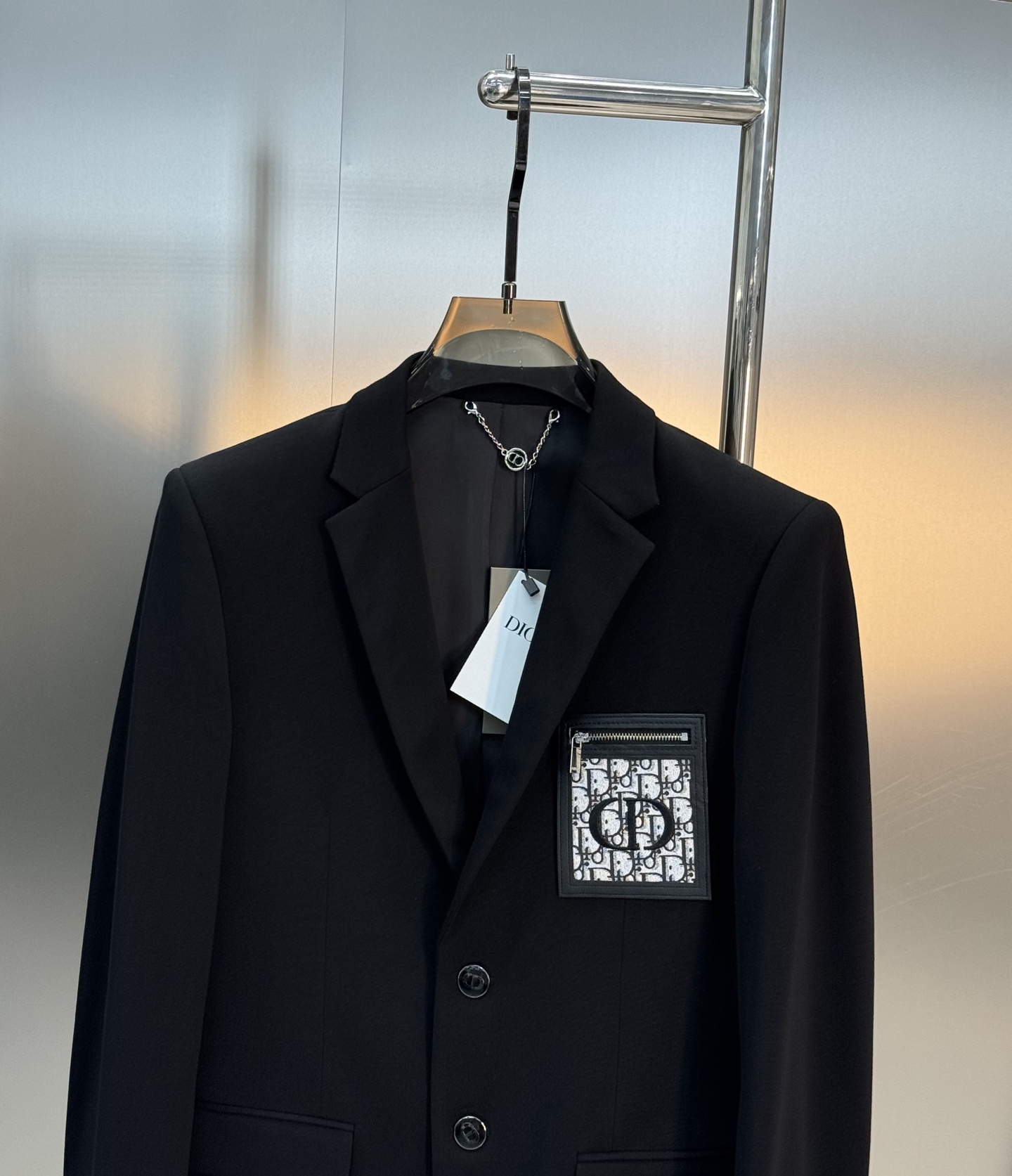 DIO*R迪奥*25s新款休闲西服外套👨🏻精品推荐👍🏻外贸公司订单！胸口精致CD字母绣花皮牌工艺.搭配原